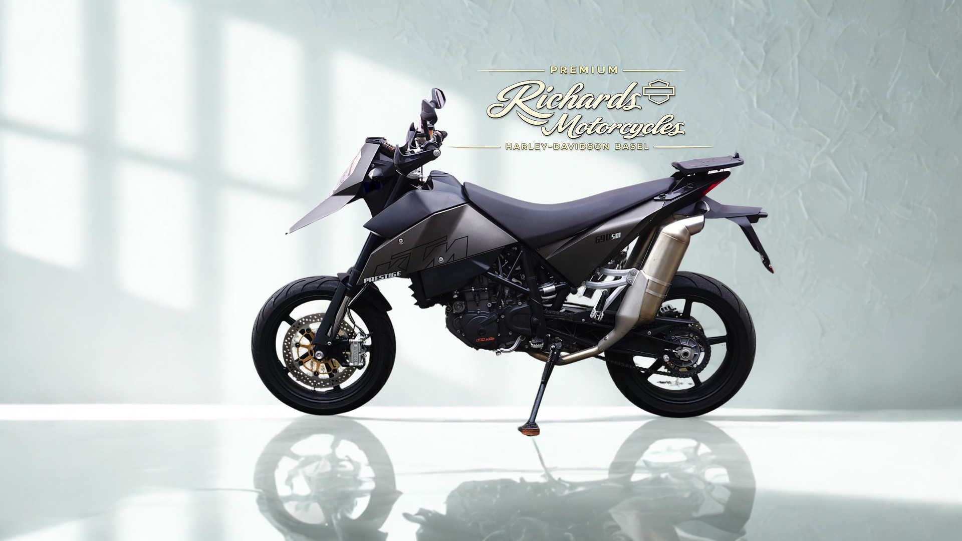 KTM 690 SM-showroom-element-3