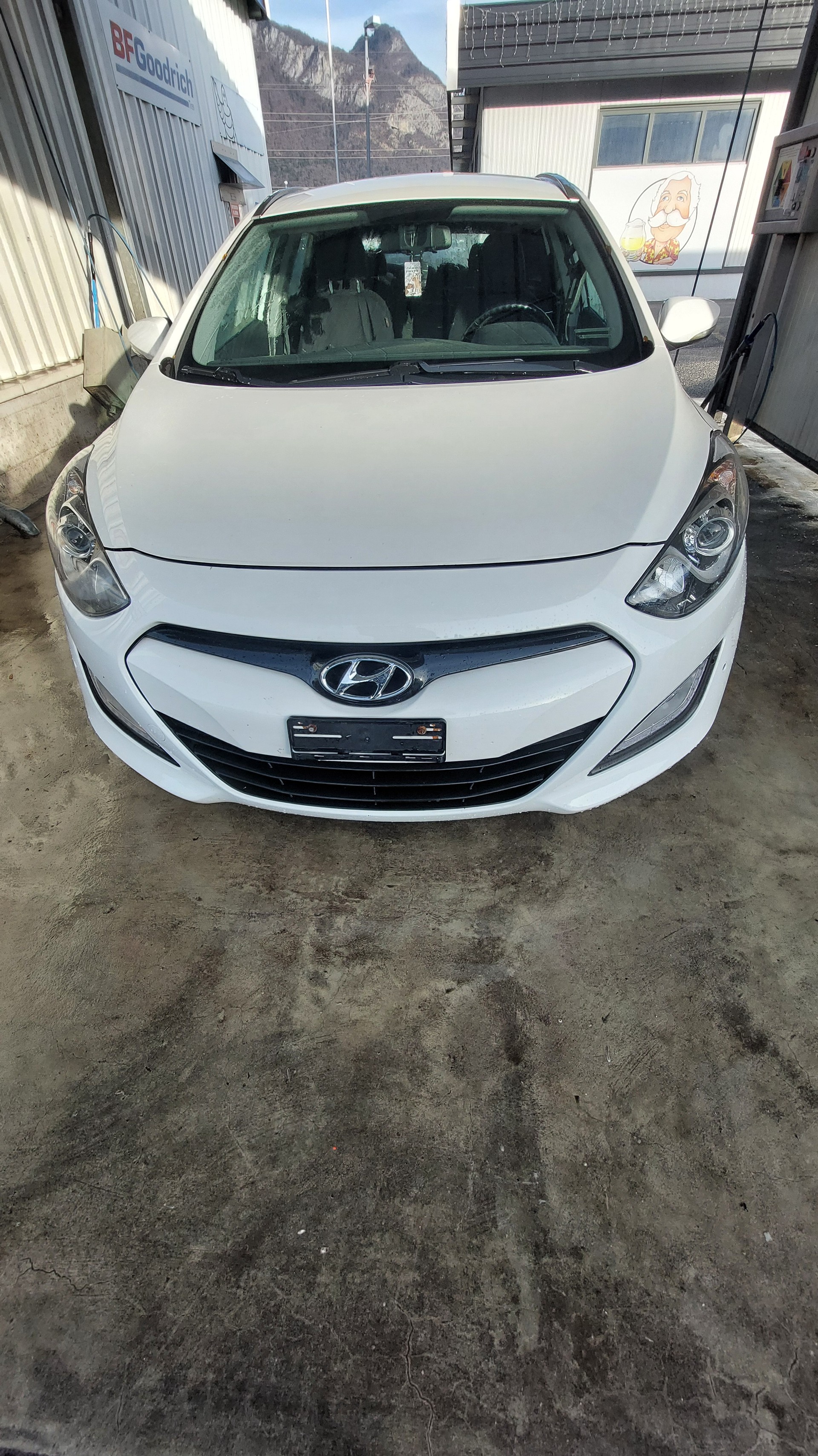 HYUNDAI i30 Wagon 1.6 GDI Plena Automatic-image-1