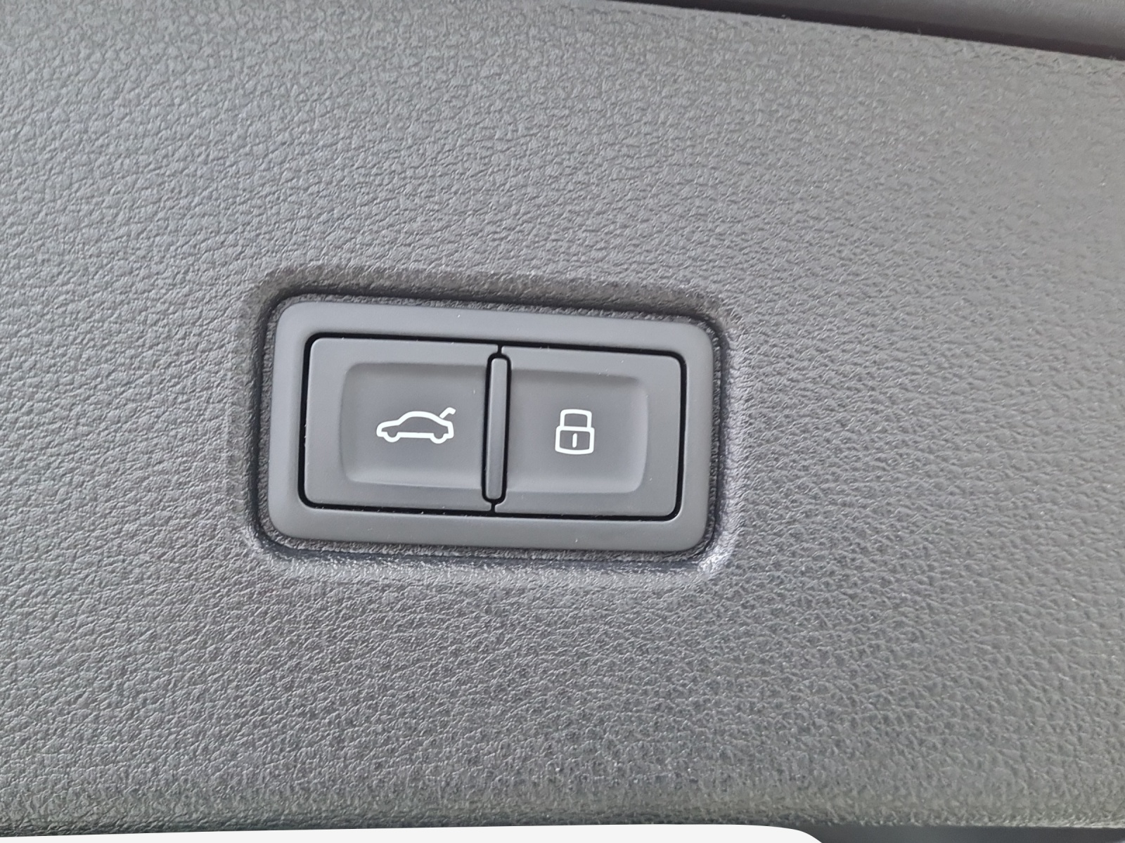 AUDI Q5 Sportback 40 TDI Blackedition quattro S-tronic-image-13
