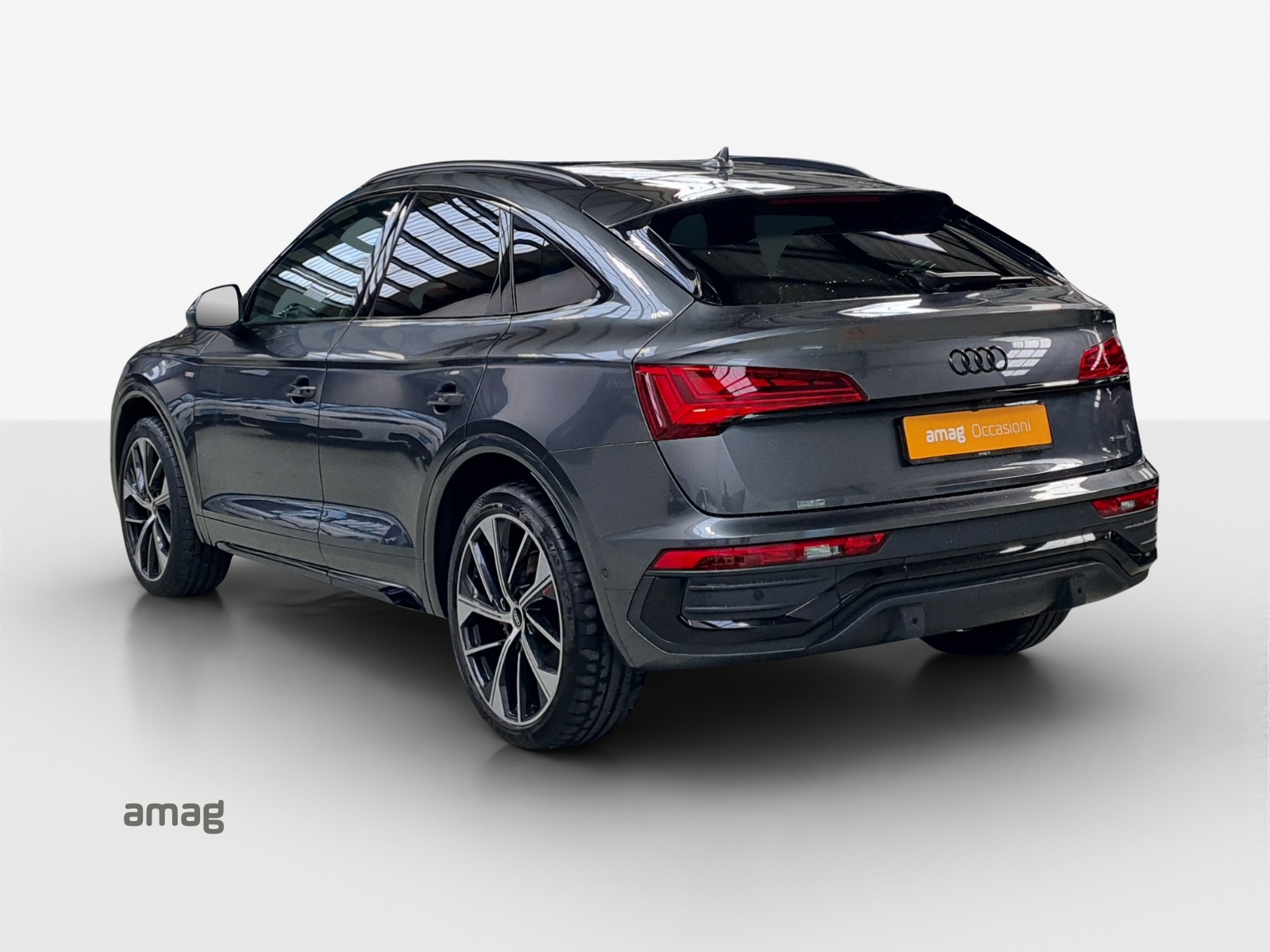 AUDI Q5 Sportback 40 TDI Blackedition quattro S-tronic-image-2