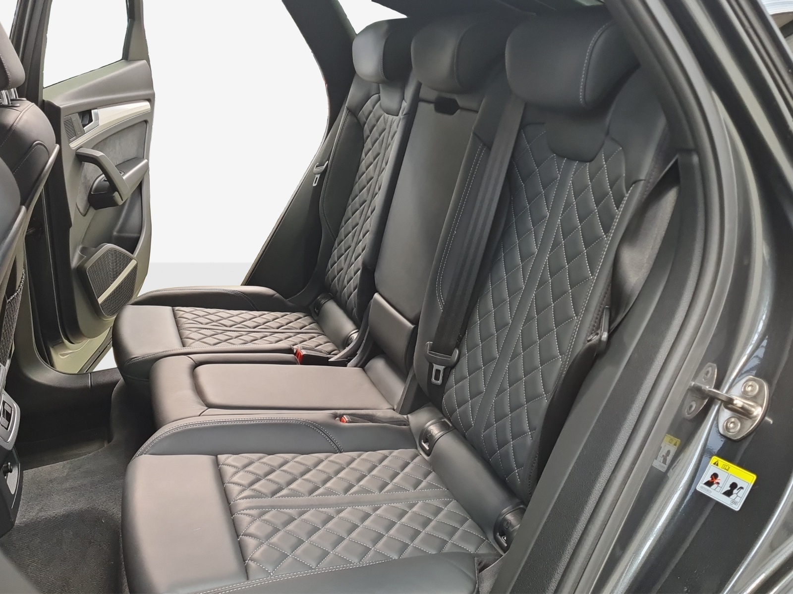 AUDI Q5 Sportback 40 TDI Blackedition quattro S-tronic-image-11