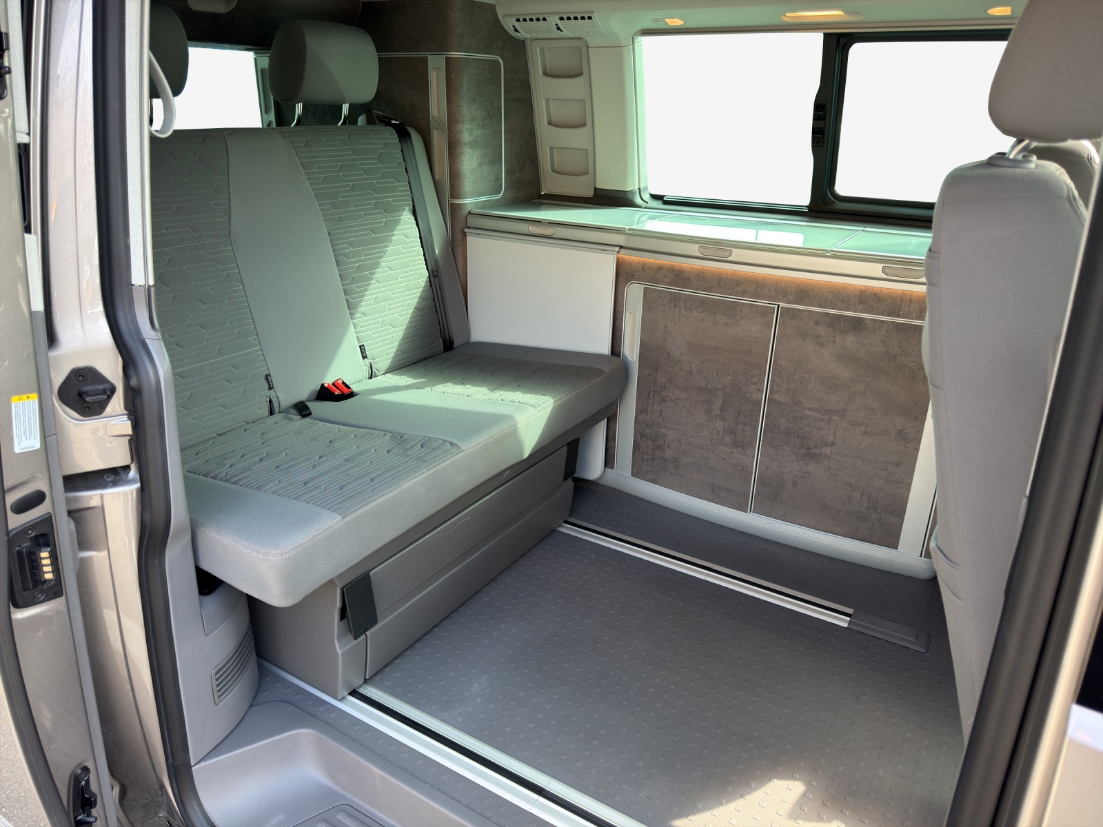 VW T6.1 California 2.0 TDI Ocean Liberty DSG-image-11