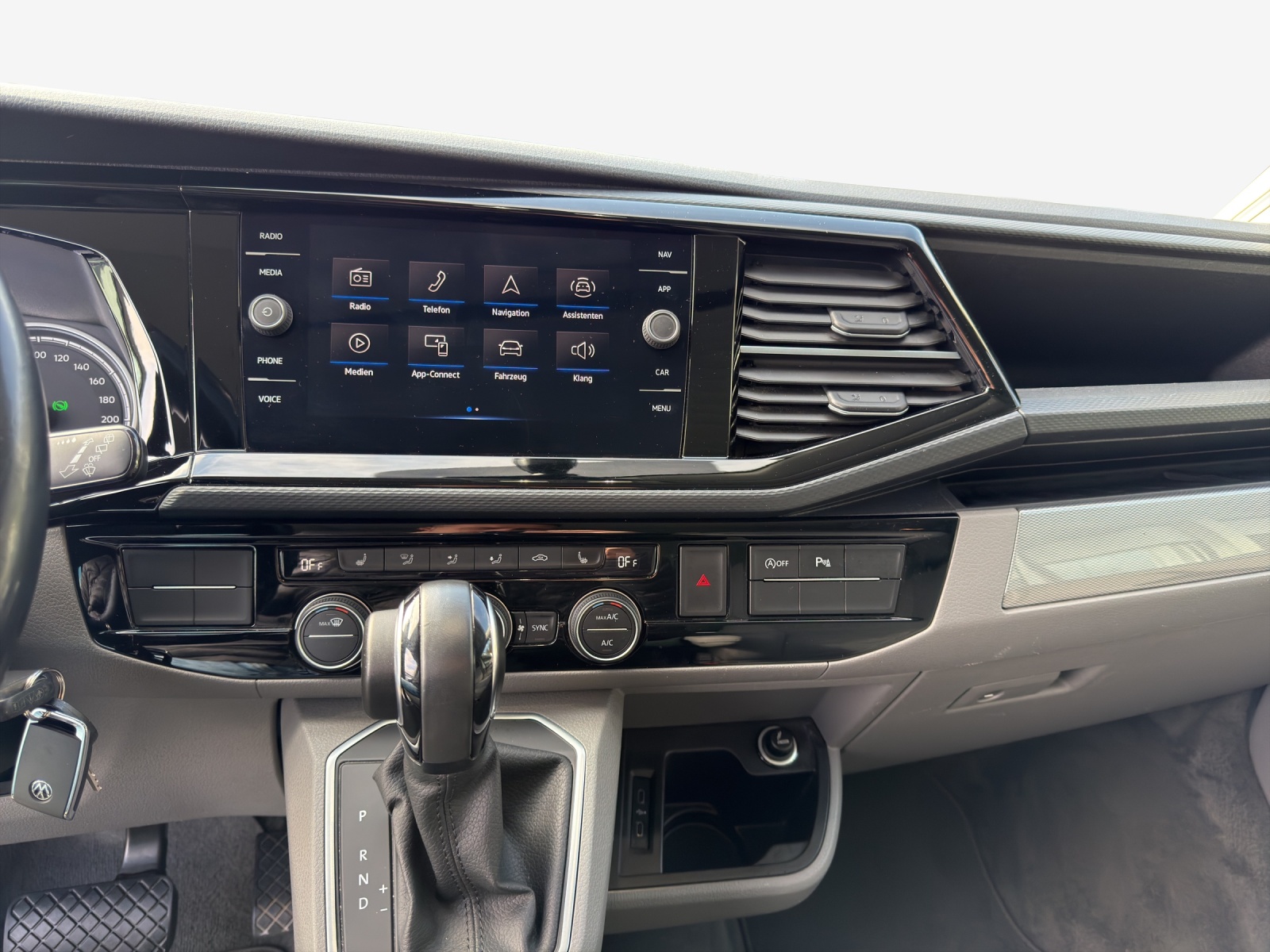 VW T6.1 California 2.0 TDI Ocean Liberty DSG-image-10