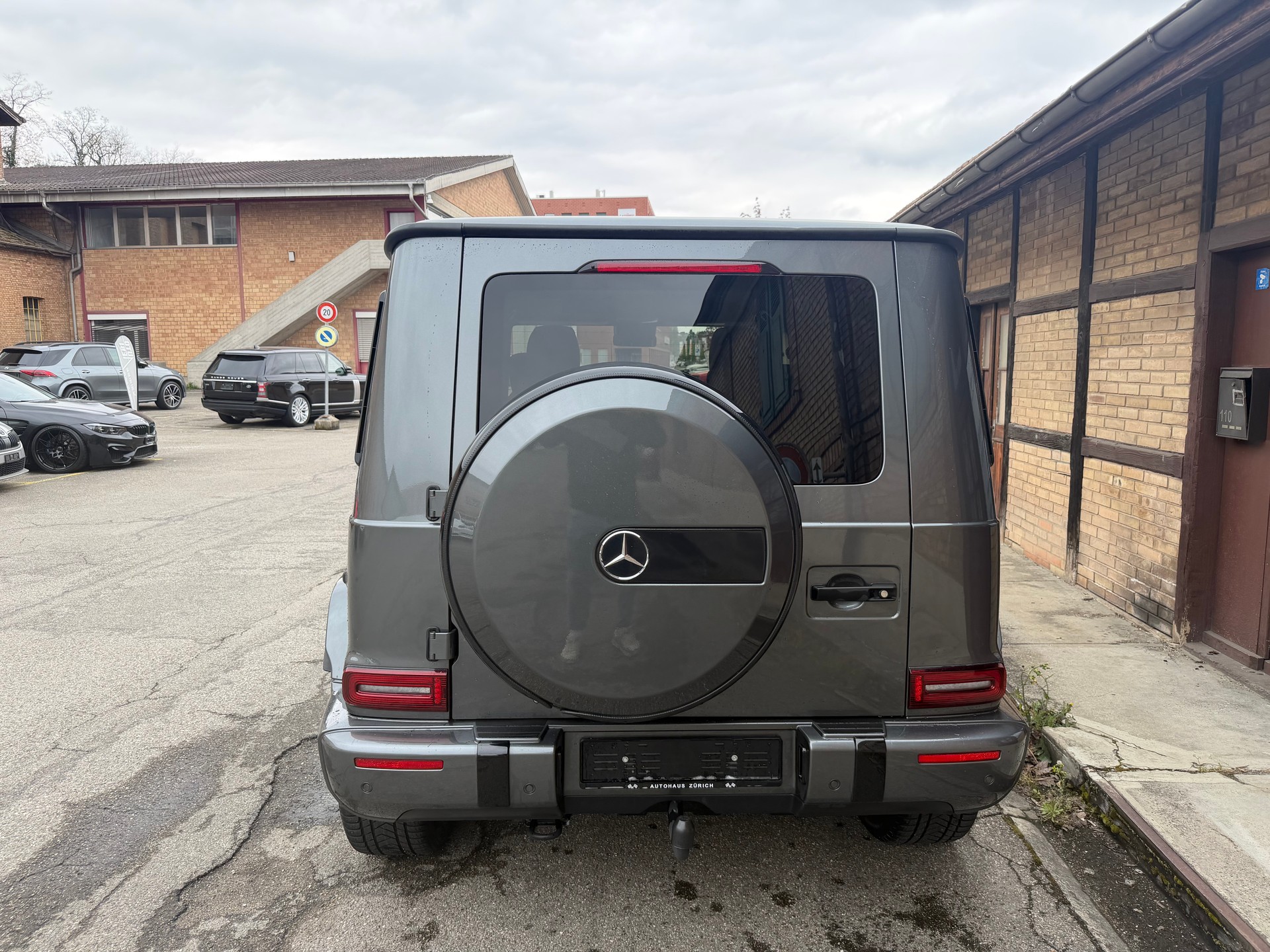 MERCEDES-BENZ G 350 d AMG Line 9G-Tronic-image-5
