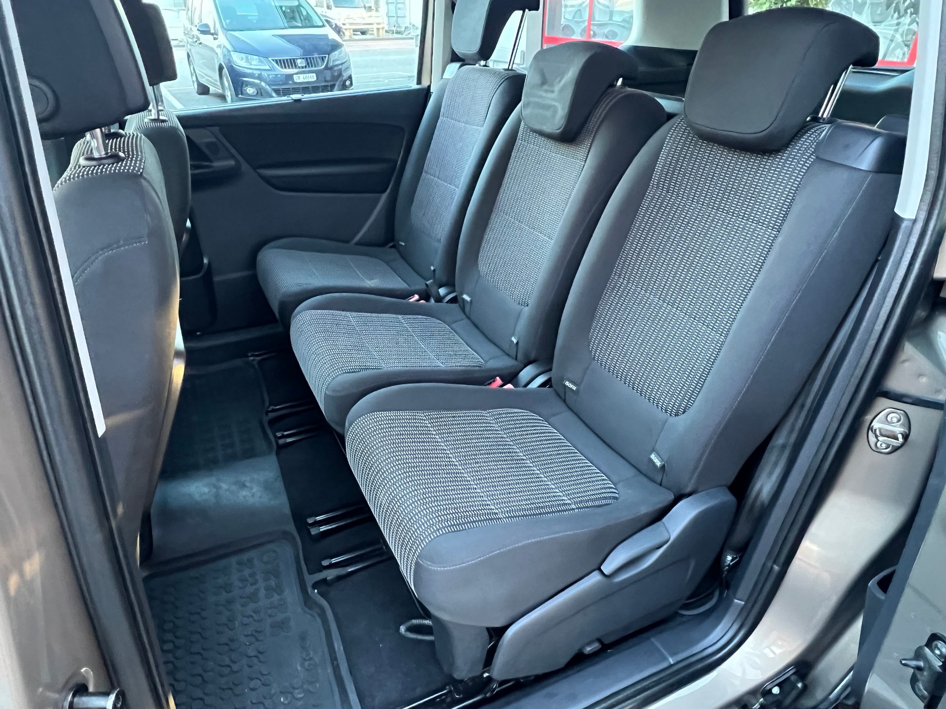 SEAT Alhambra 2.0 TDI 4Drive Style-image-9