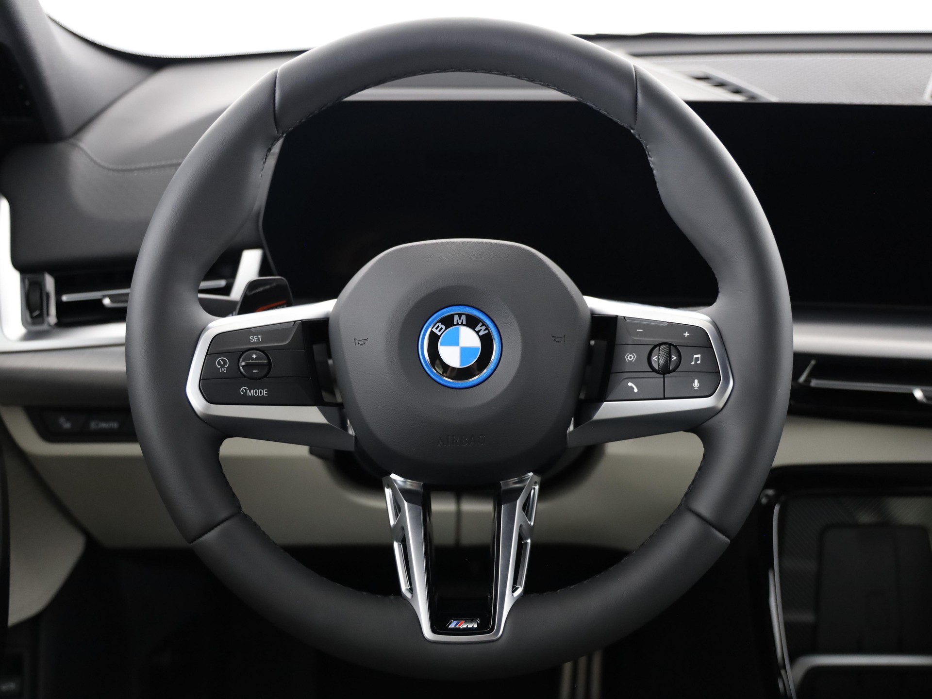 BMW iX2 30 xDrive-image-12