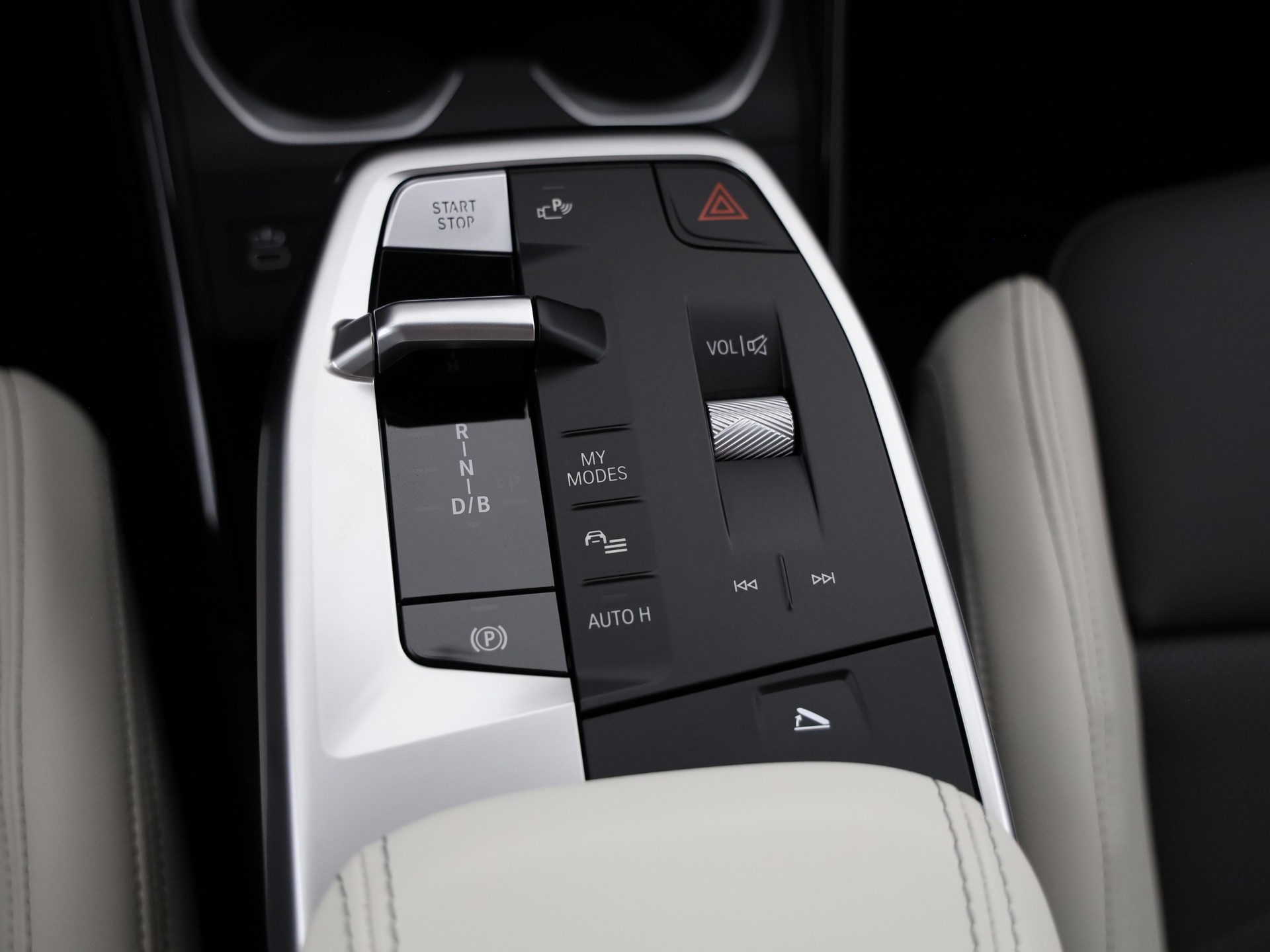 BMW iX2 30 xDrive-image-19