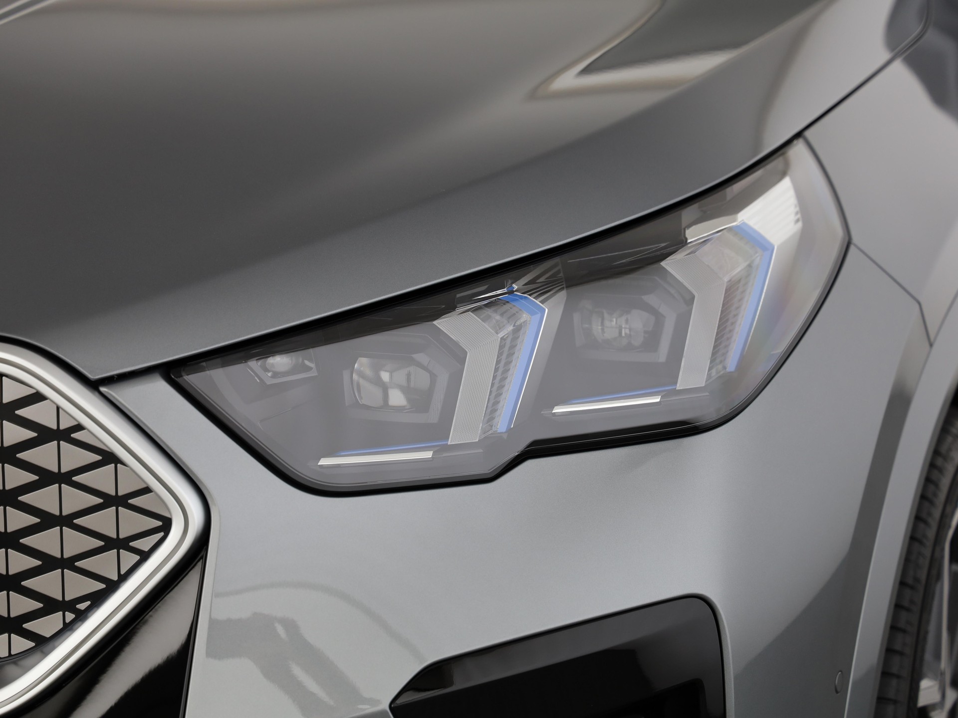 BMW iX2 30 xDrive-image-4