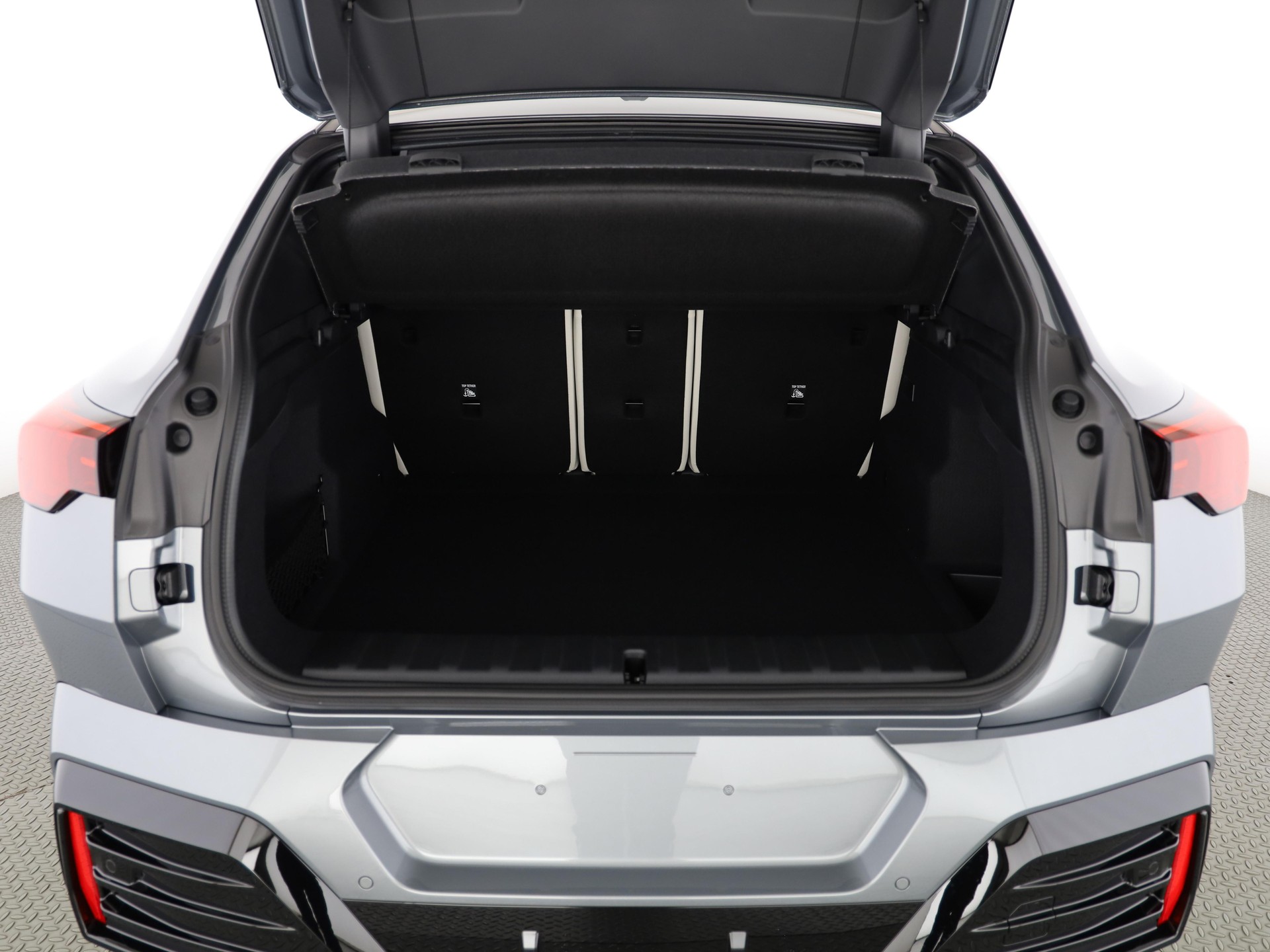 BMW iX2 30 xDrive-image-6