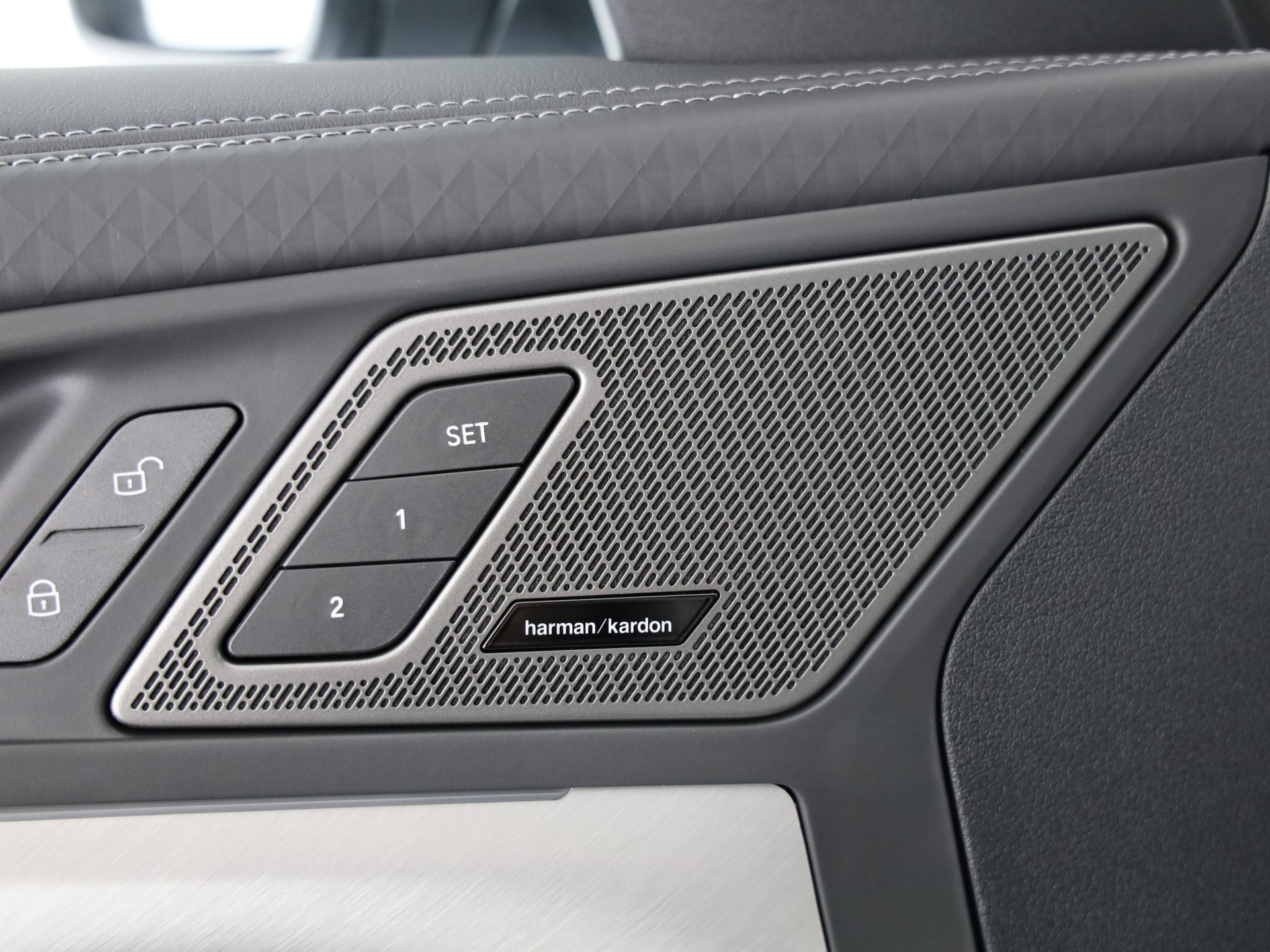 BMW iX2 30 xDrive-image-10