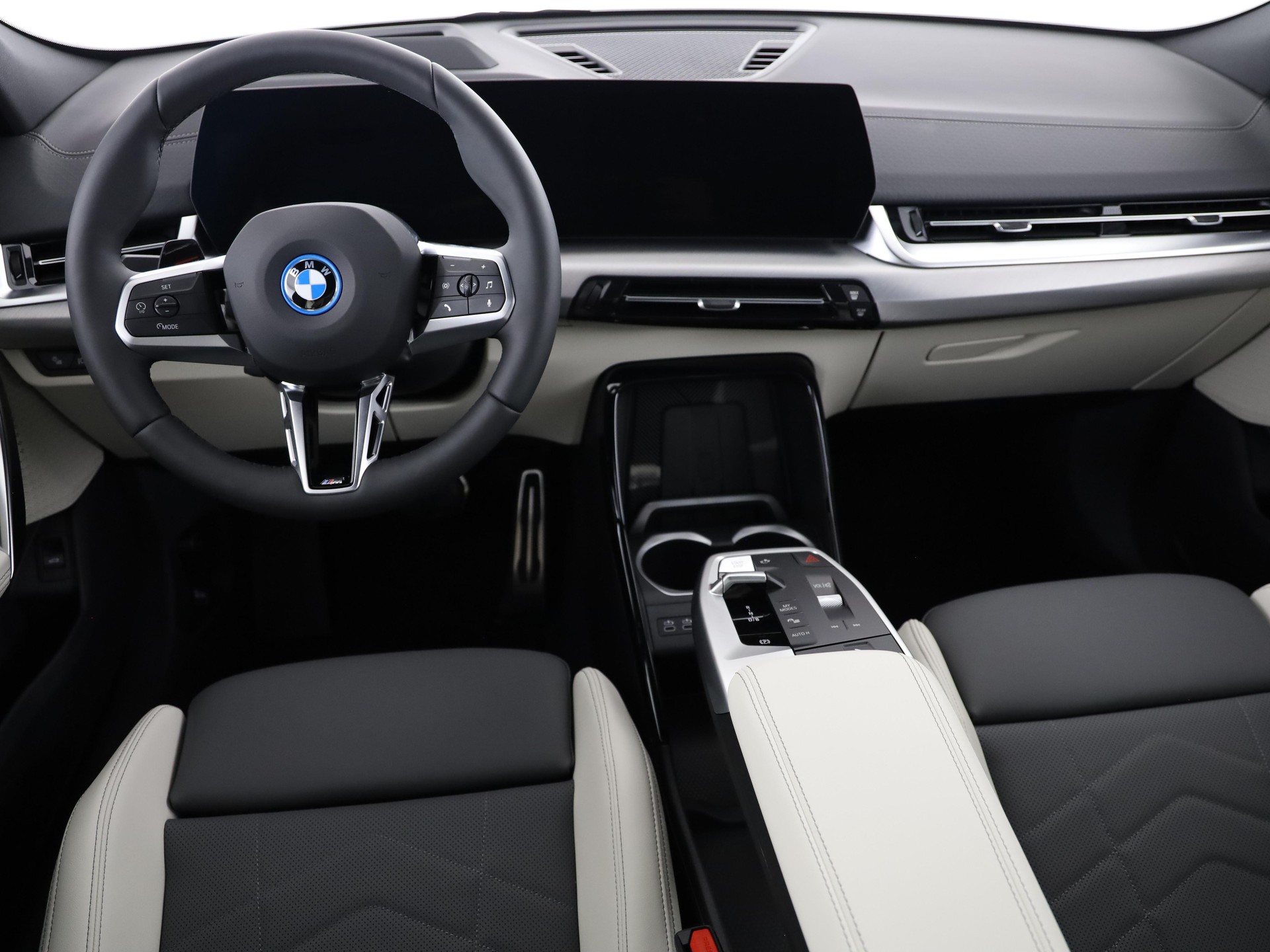 BMW iX2 30 xDrive-image-14