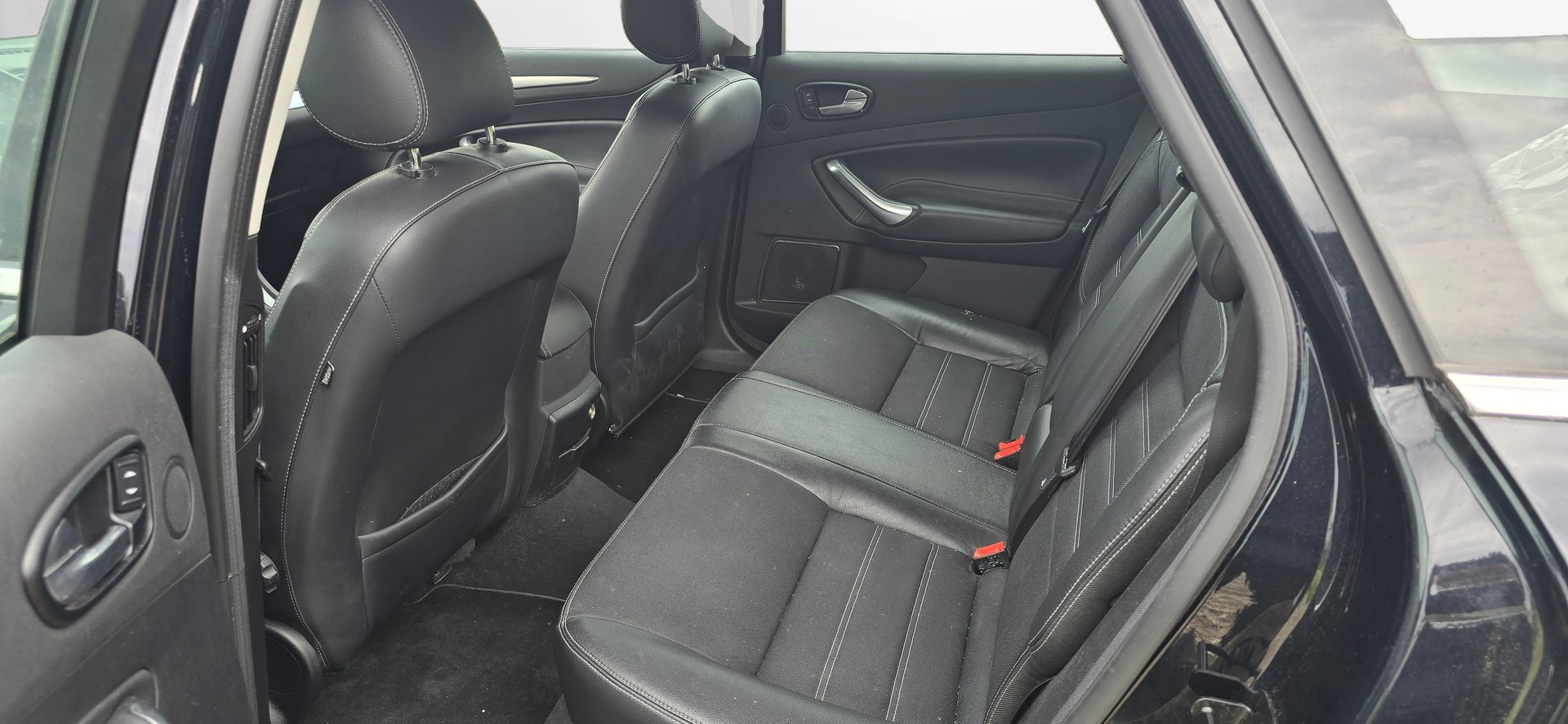 FORD Mondeo 2.0 EcoBoost SCTi Titanium PowerShift-image-9