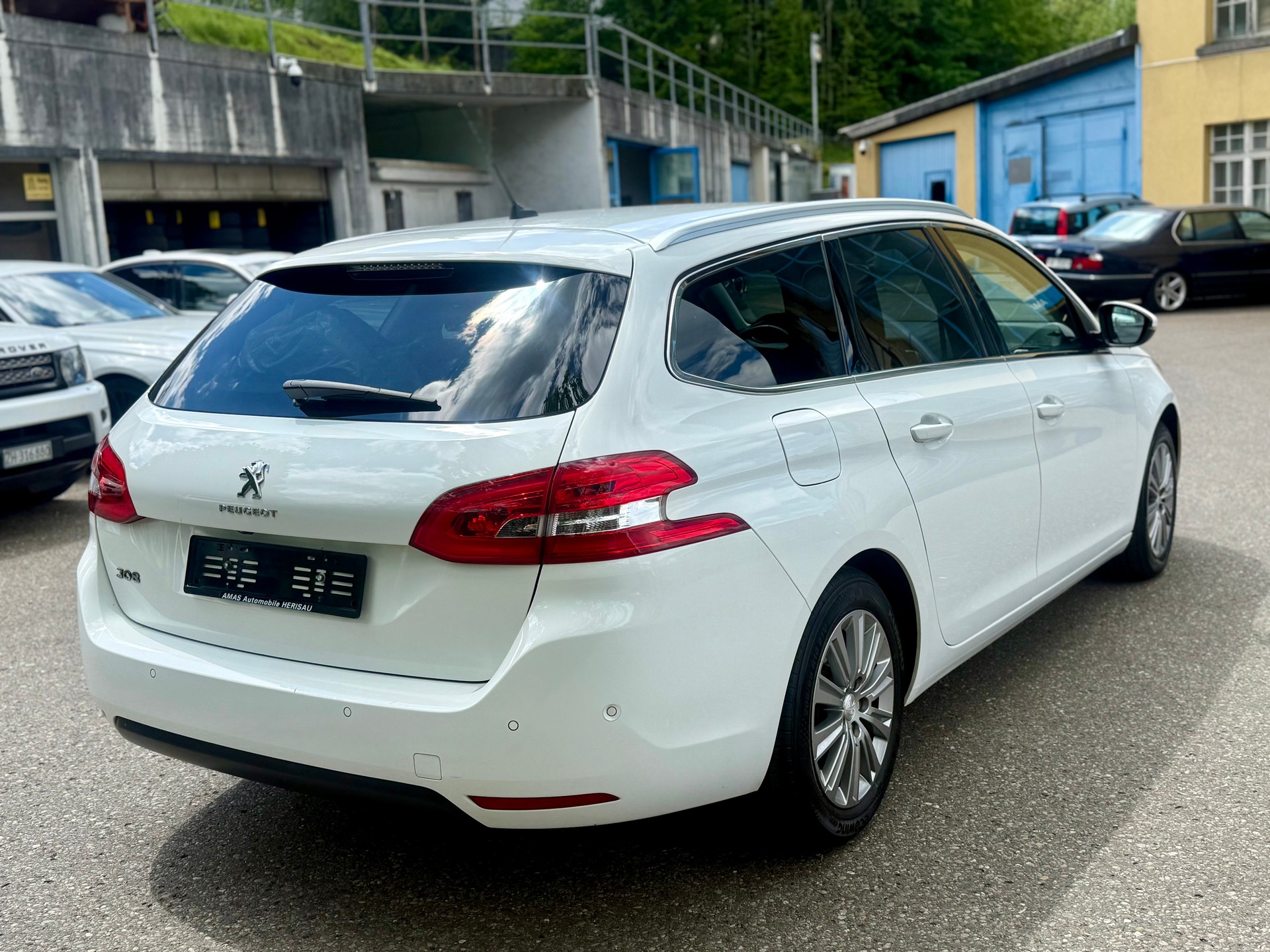 PEUGEOT 308 SW 1.2 Pure Tech Allure EAT8-image-3