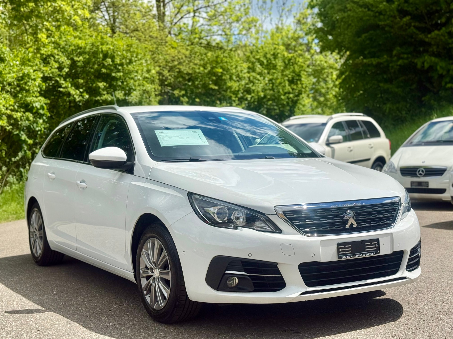 PEUGEOT 308 SW 1.2 Pure Tech Allure EAT8-image-11