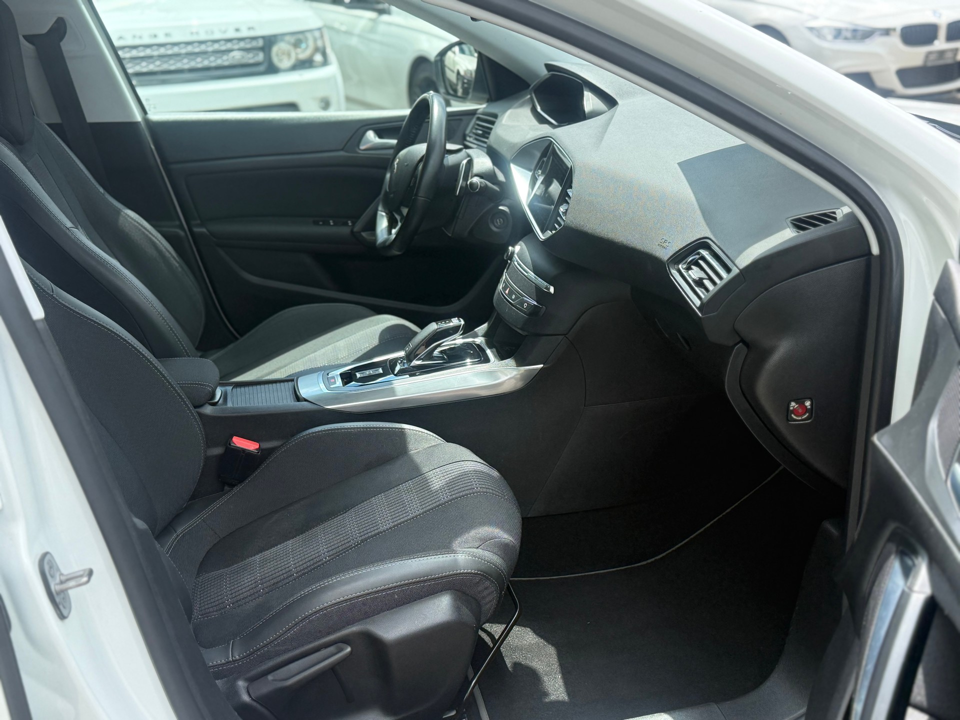 PEUGEOT 308 SW 1.2 Pure Tech Allure EAT8-image-5