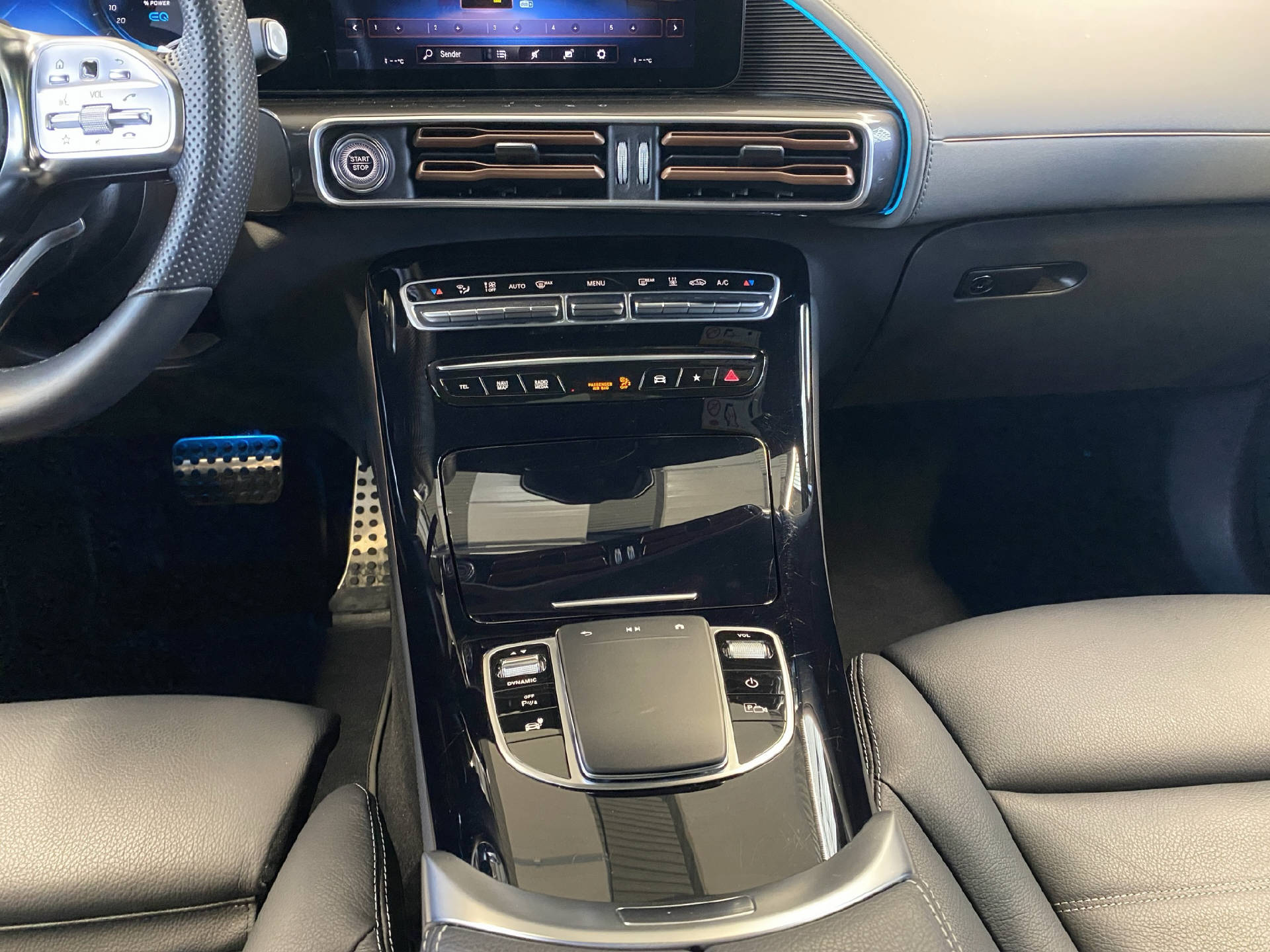 MERCEDES-BENZ EQC 400 AMG Line 4MATIC-image-10