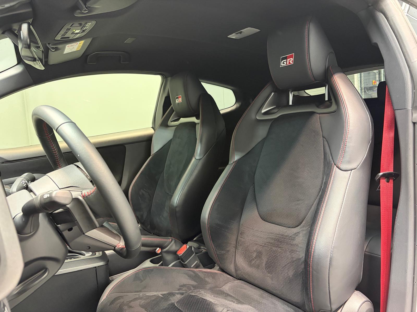 TOYOTA Yaris 1.6 GR Sport A-image-9