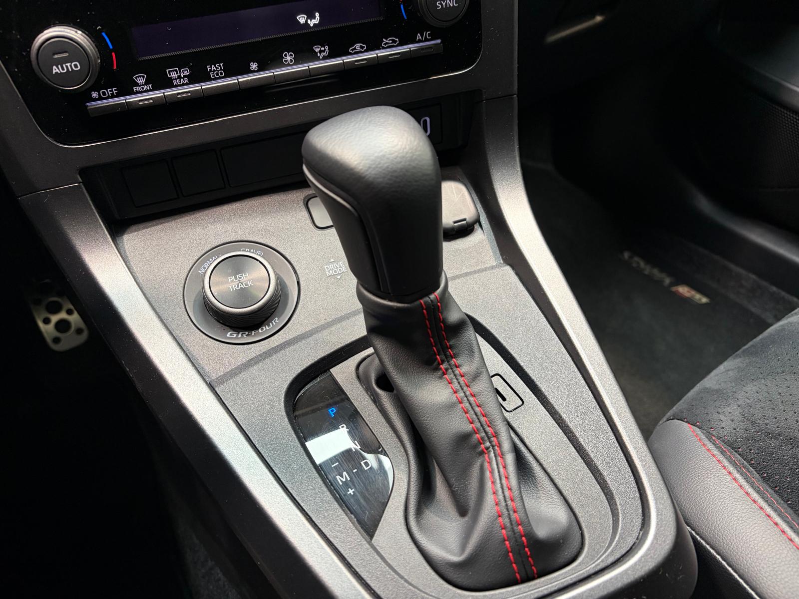 TOYOTA Yaris 1.6 GR Sport A-image-22