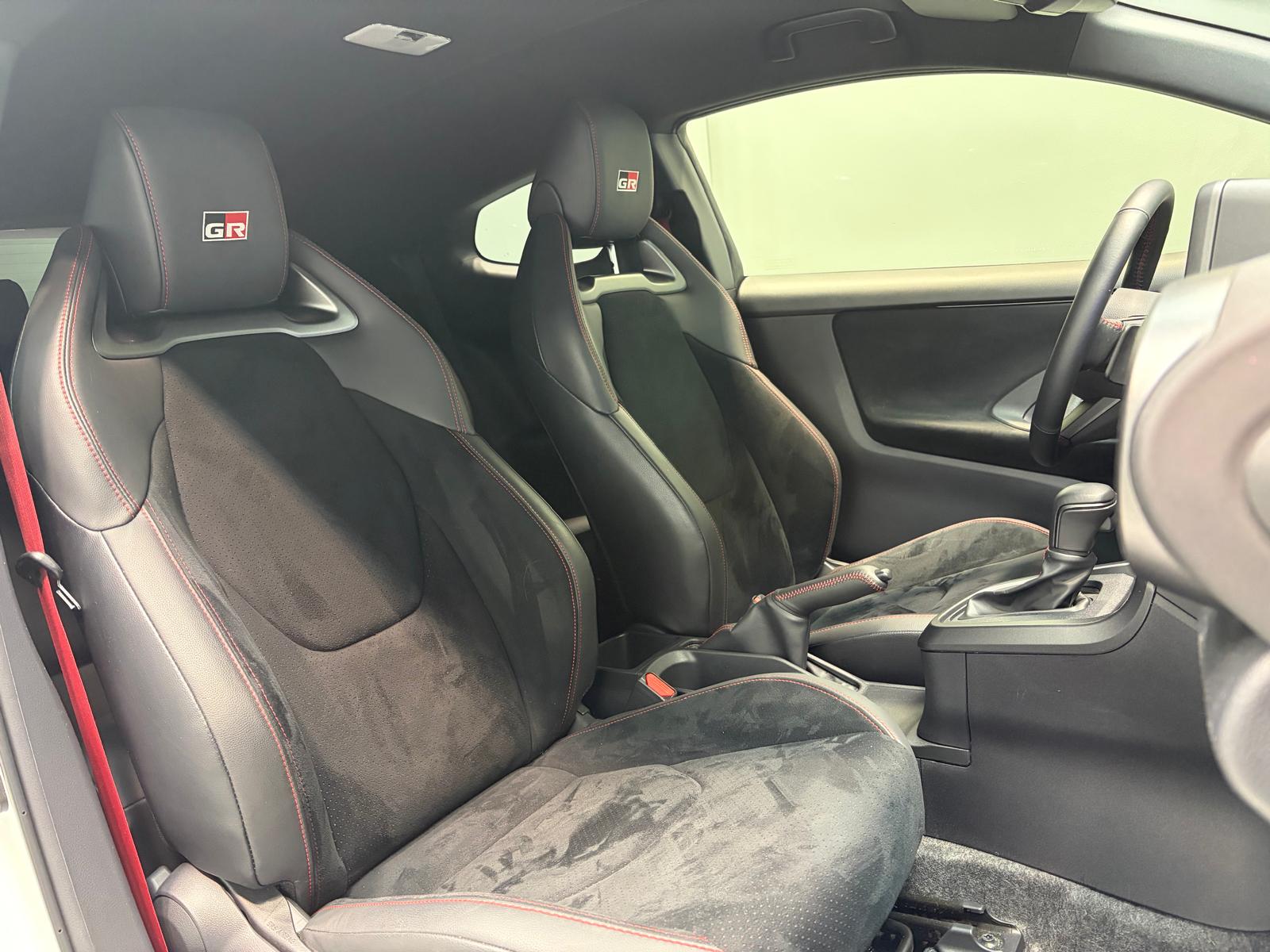TOYOTA Yaris 1.6 GR Sport A-image-11