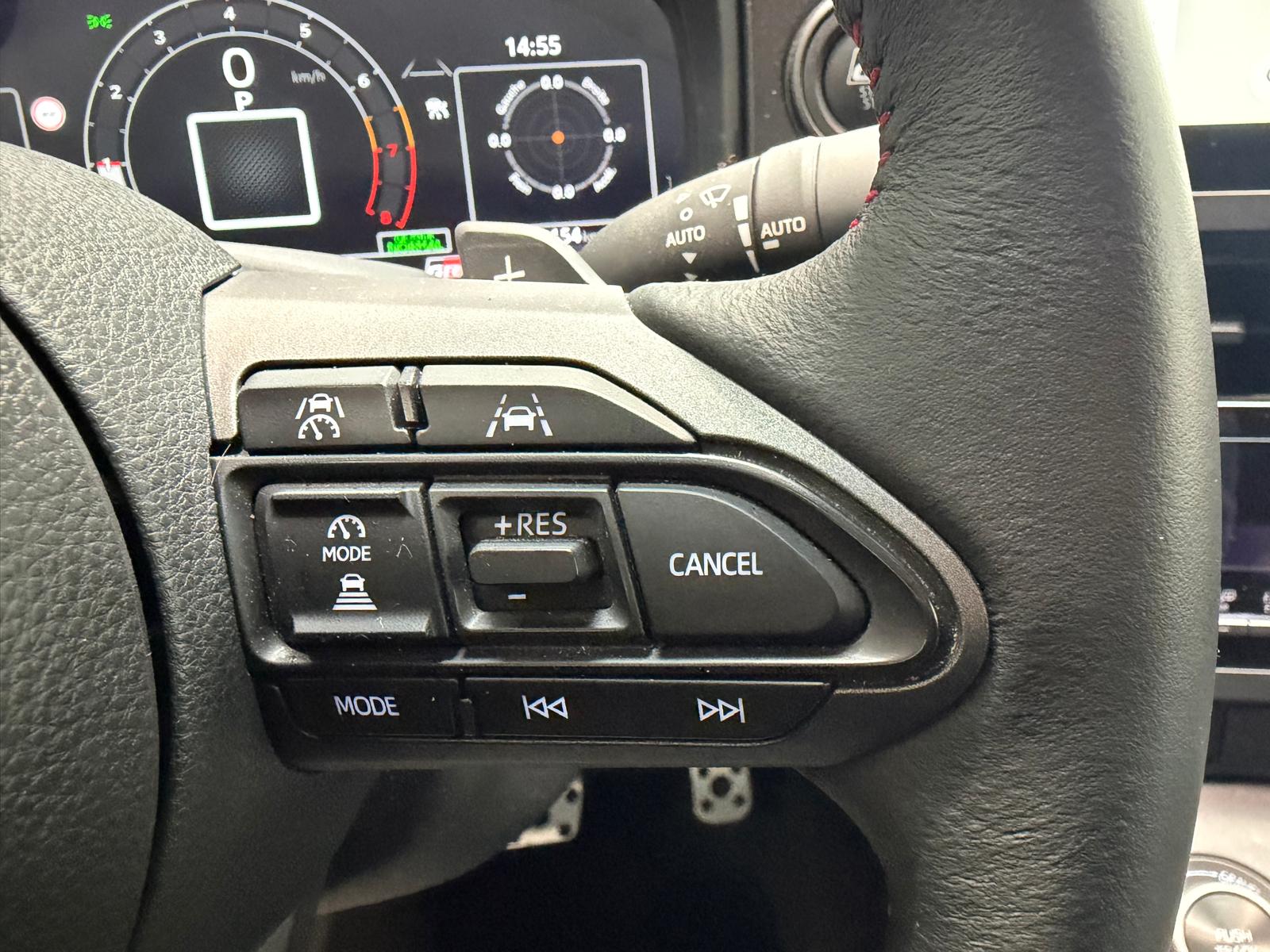 TOYOTA Yaris 1.6 GR Sport A-image-17