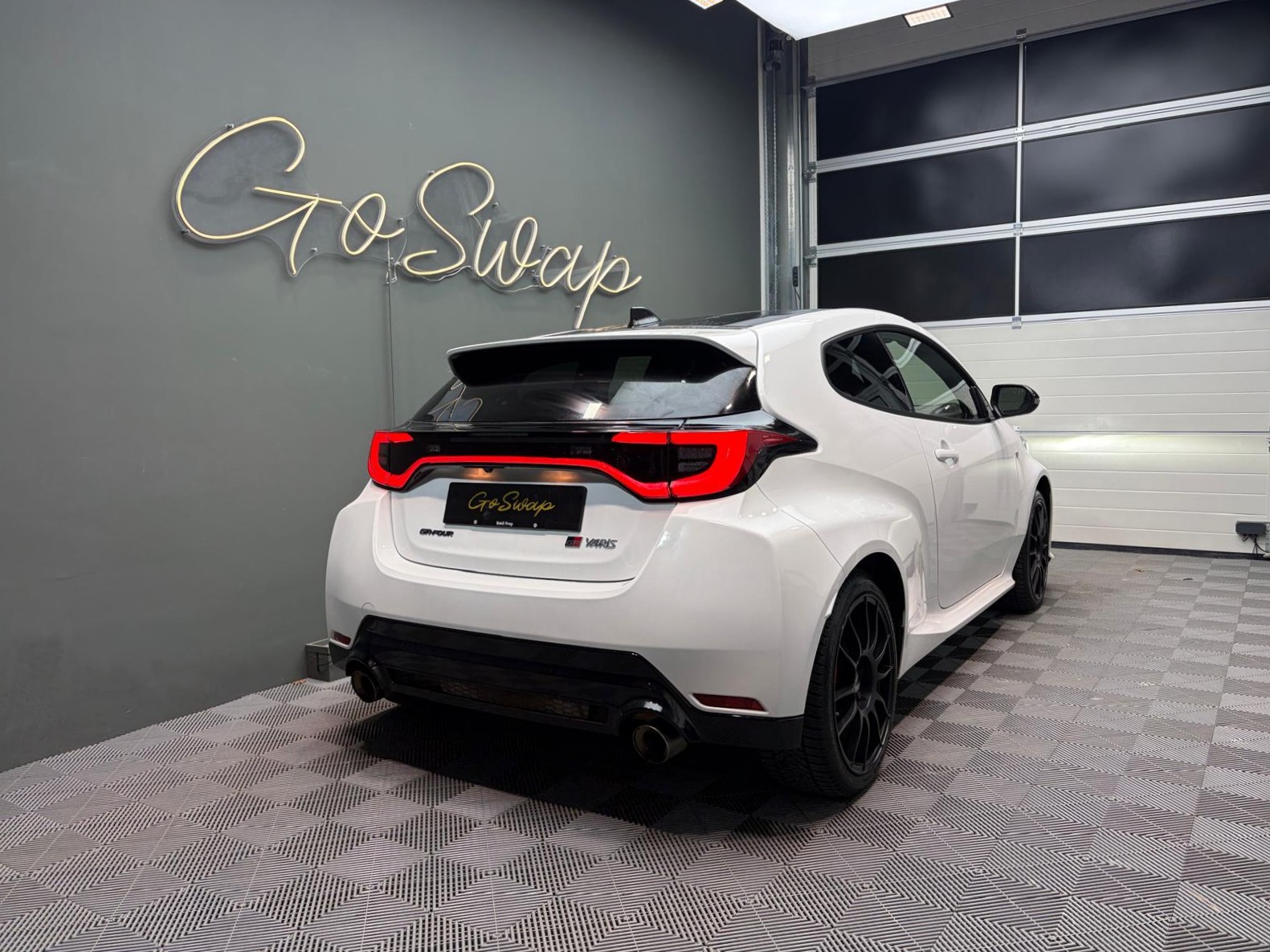 TOYOTA Yaris 1.6 GR Sport A-image-3