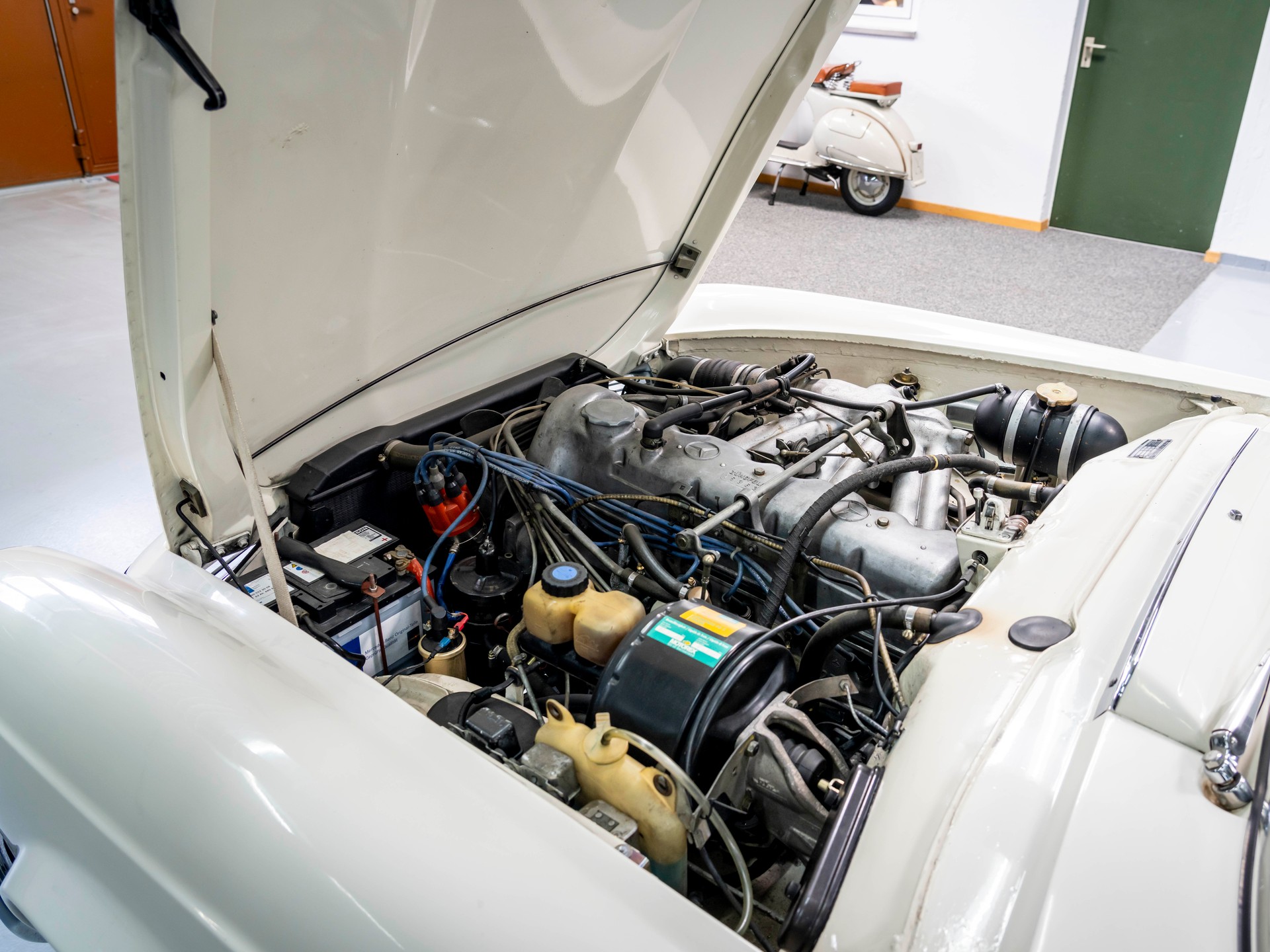MERCEDES-BENZ SL 250-image-17