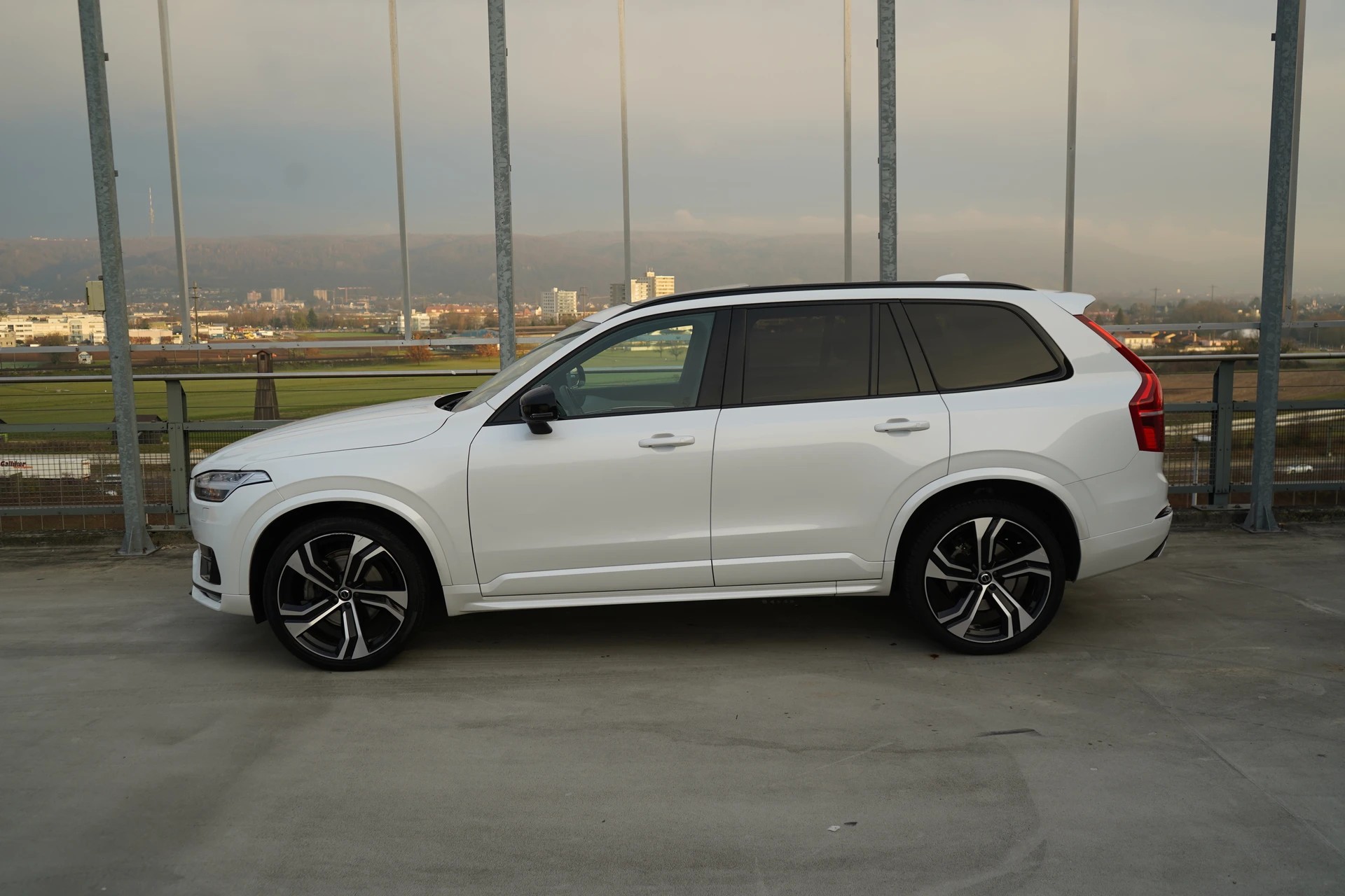 VOLVO XC90 B5 DIESEL MILD HYBRID AWD R-DESIGN GEARTRONIC l 235 PS-image-5