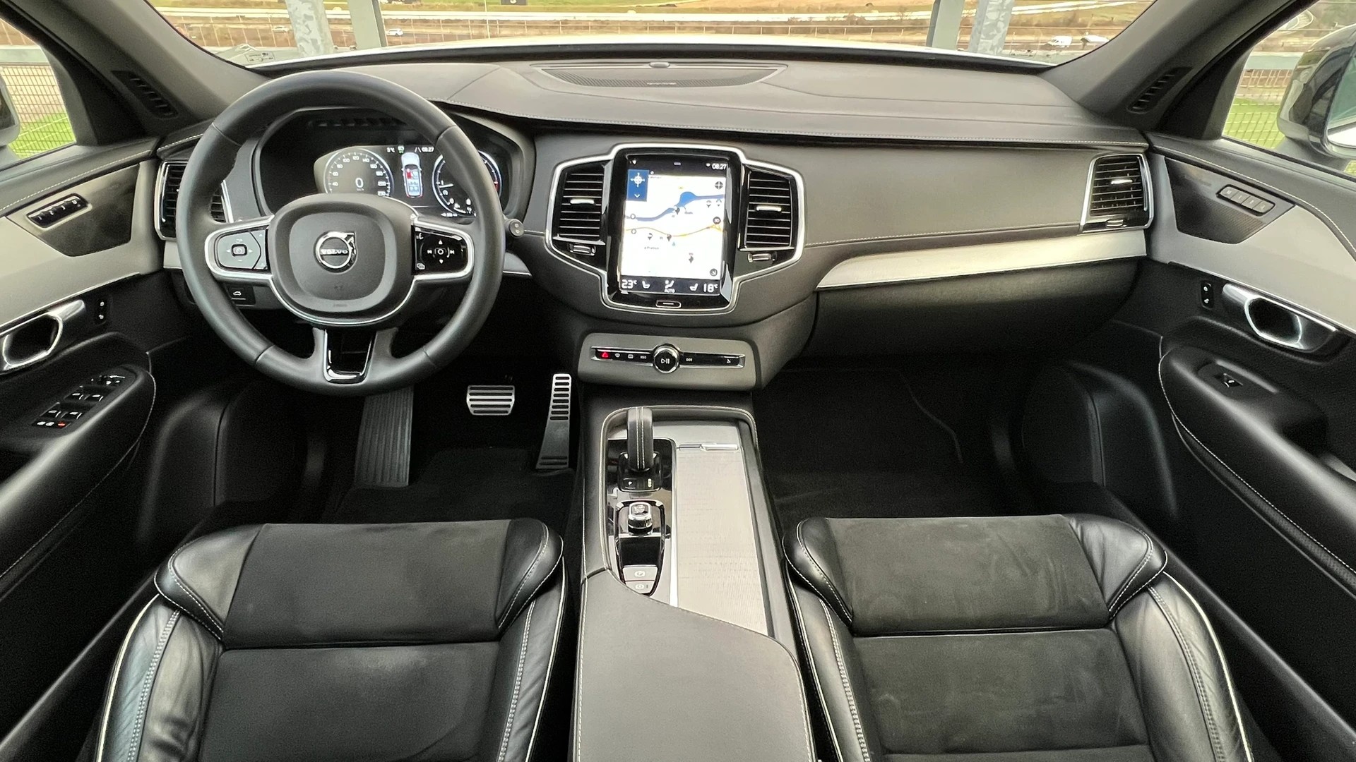 VOLVO XC90 B5 DIESEL MILD HYBRID AWD R-DESIGN GEARTRONIC l 235 PS-image-20