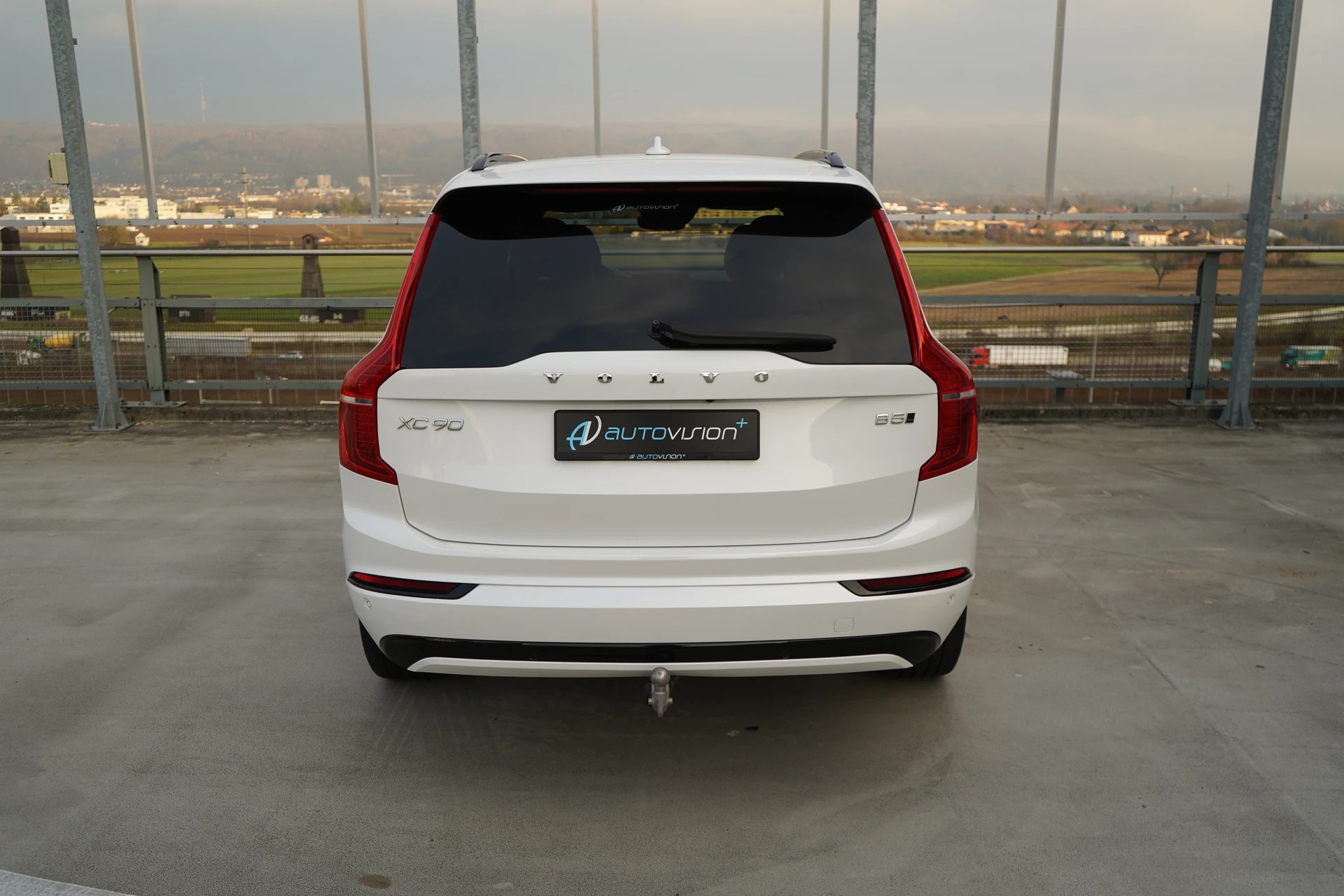 VOLVO XC90 B5 DIESEL MILD HYBRID AWD R-DESIGN GEARTRONIC l 235 PS-image-14