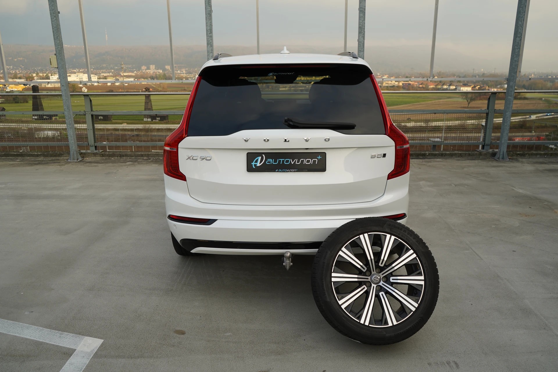 VOLVO XC90 B5 DIESEL MILD HYBRID AWD R-DESIGN GEARTRONIC l 235 PS-image-16