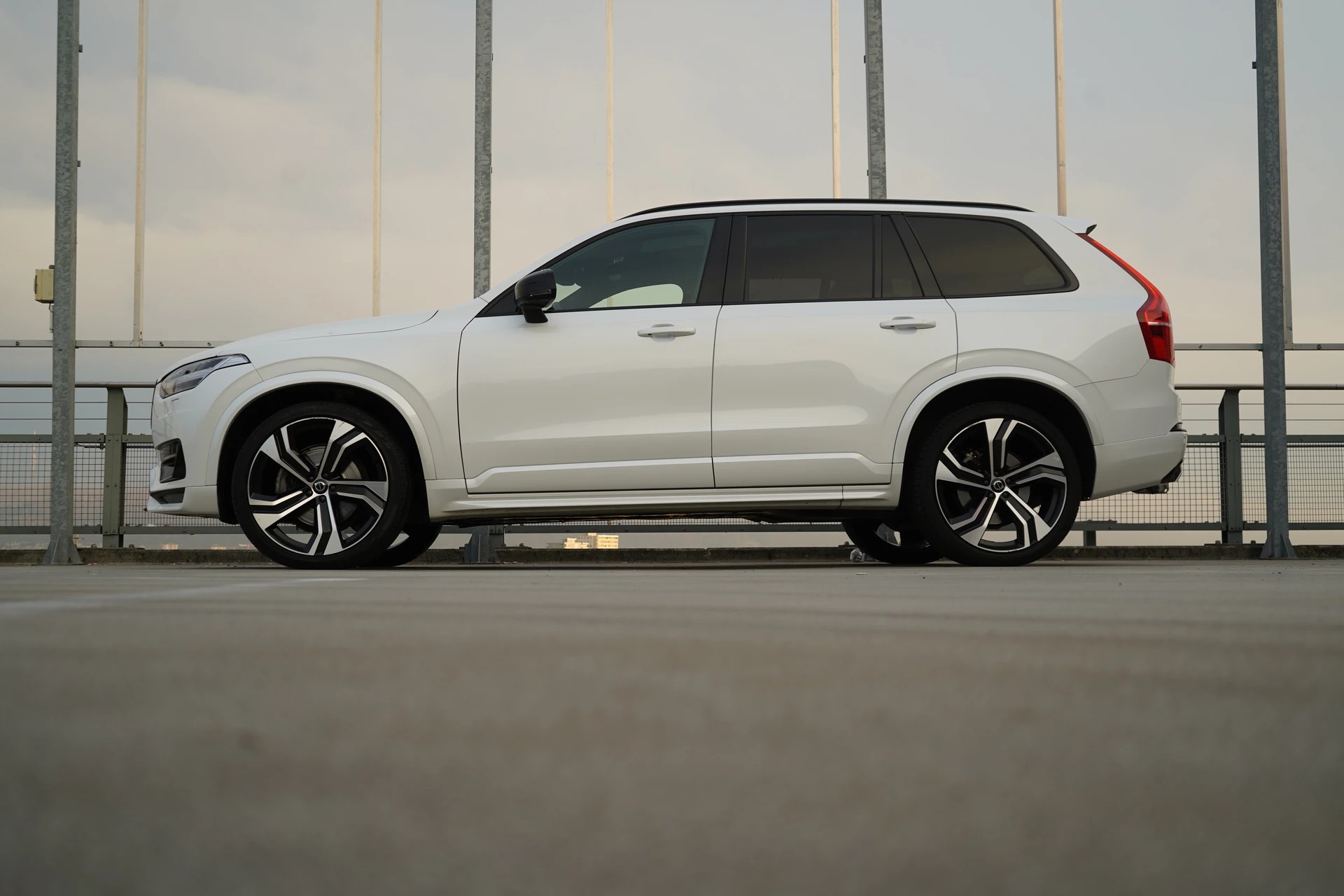 VOLVO XC90 B5 DIESEL MILD HYBRID AWD R-DESIGN GEARTRONIC l 235 PS-showroom-element-3