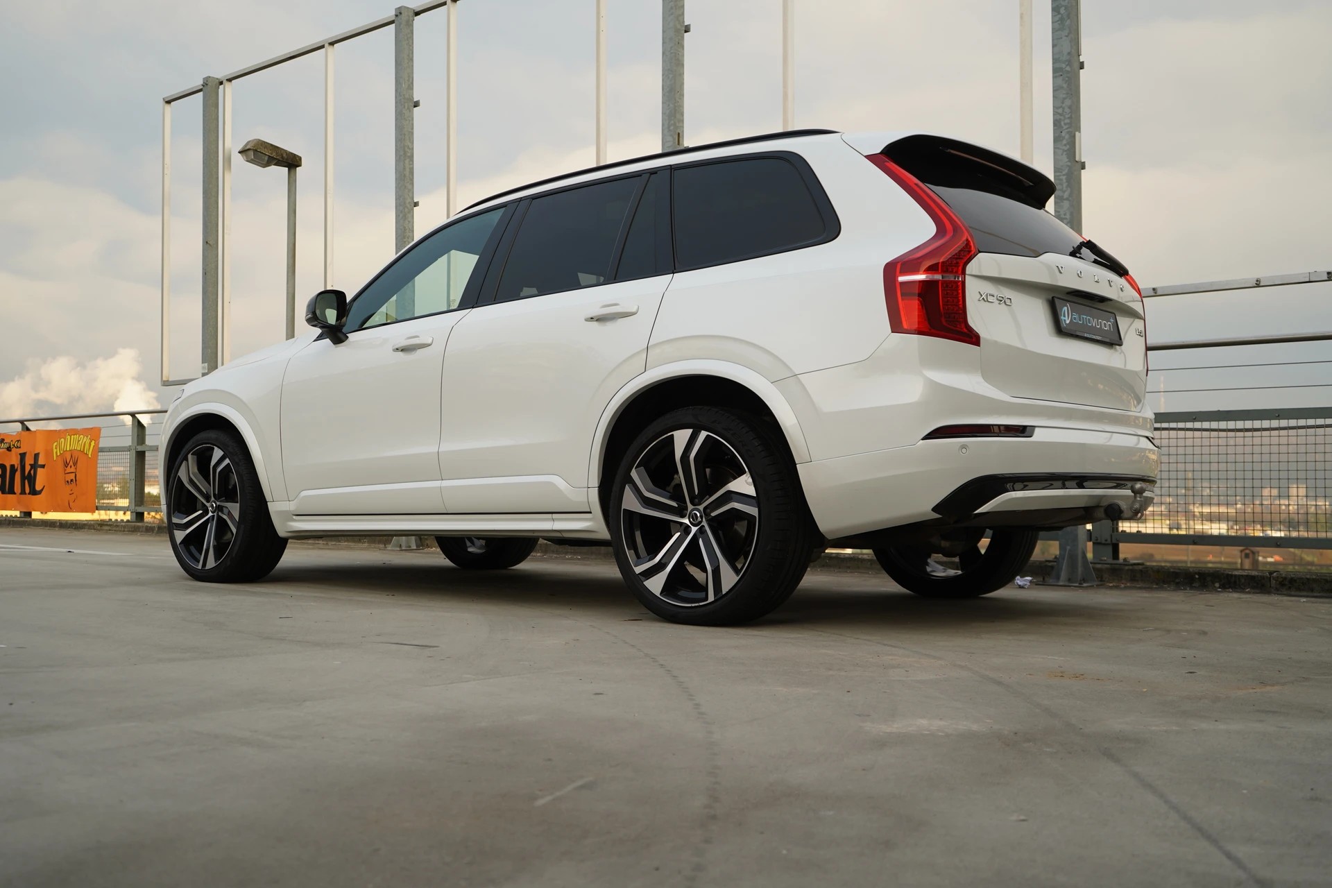 VOLVO XC90 B5 DIESEL MILD HYBRID AWD R-DESIGN GEARTRONIC l 235 PS-image-10