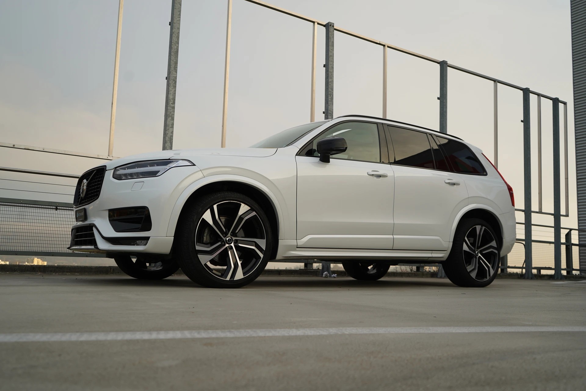 VOLVO XC90 B5 DIESEL MILD HYBRID AWD R-DESIGN GEARTRONIC l 235 PS-image-11