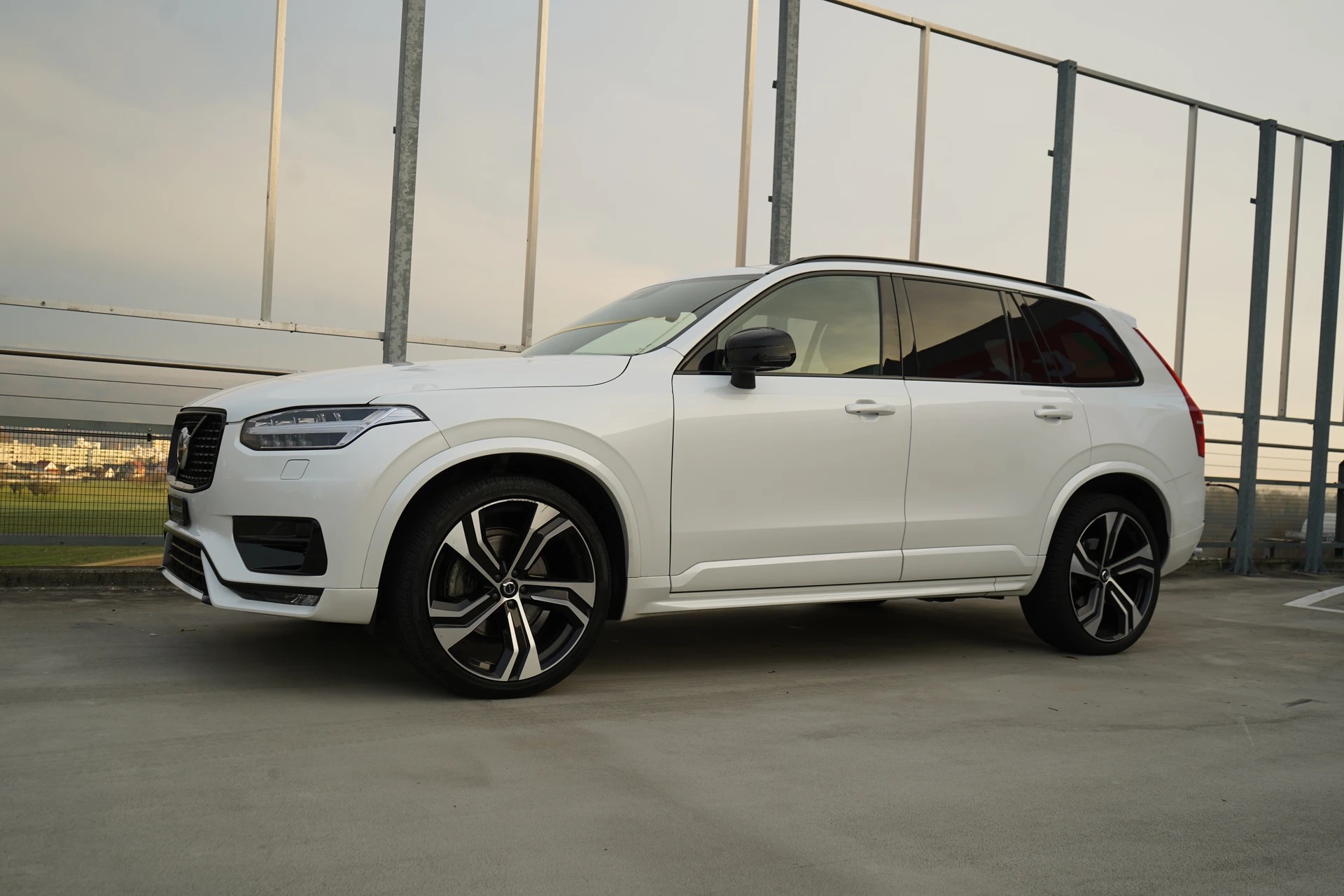 VOLVO XC90 B5 DIESEL MILD HYBRID AWD R-DESIGN GEARTRONIC l 235 PS-image-9