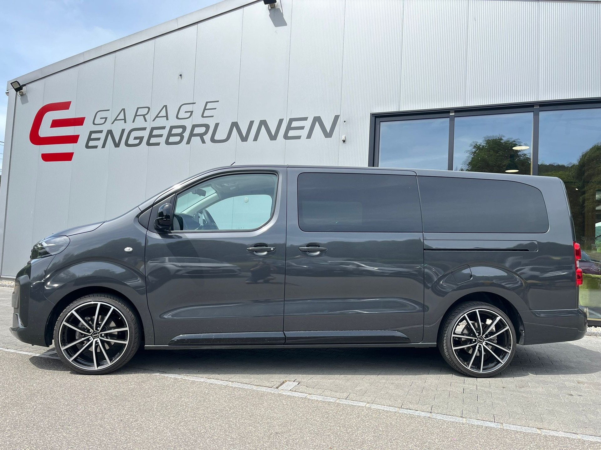 PEUGEOT TRAVELLER 2.0 BlueHDi 9-Plätzer Business Long EAT-Automat