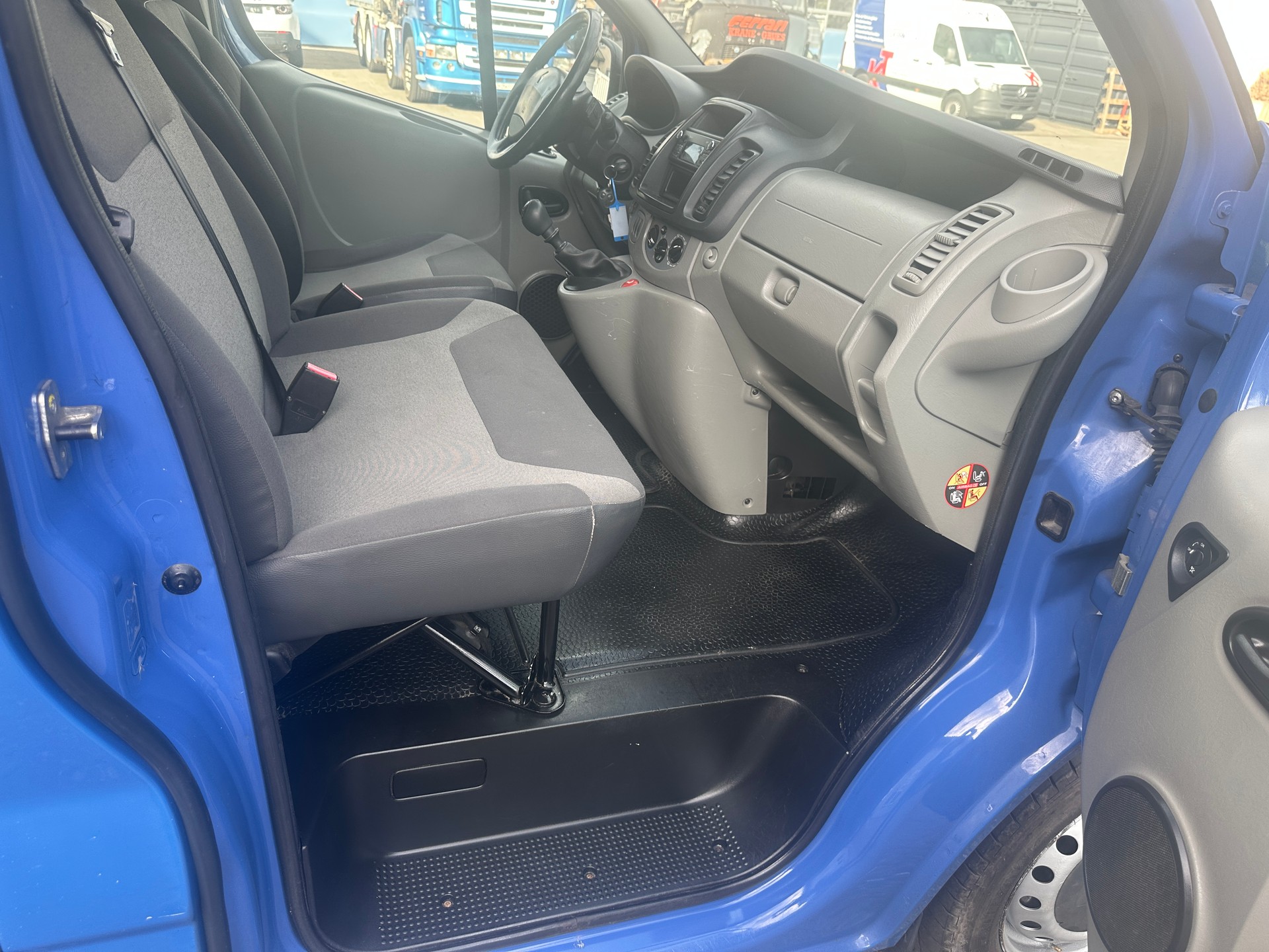 RENAULT Trafic 2.0 dCi 115 2.9t L2H1-image-6