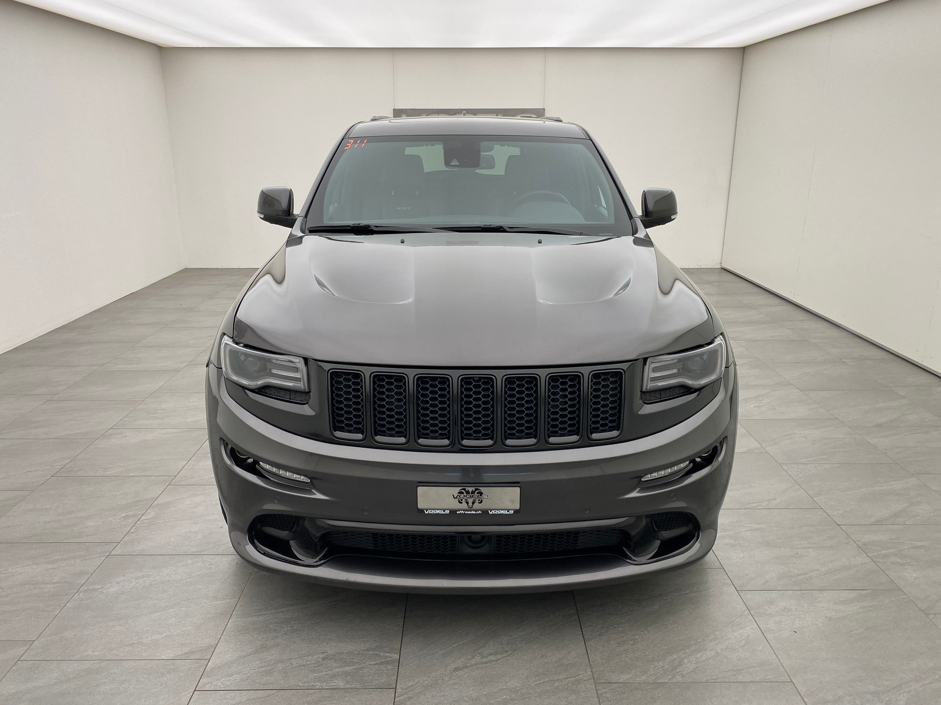 JEEP Grand Cherokee SRT 6.4-showroom-element-1