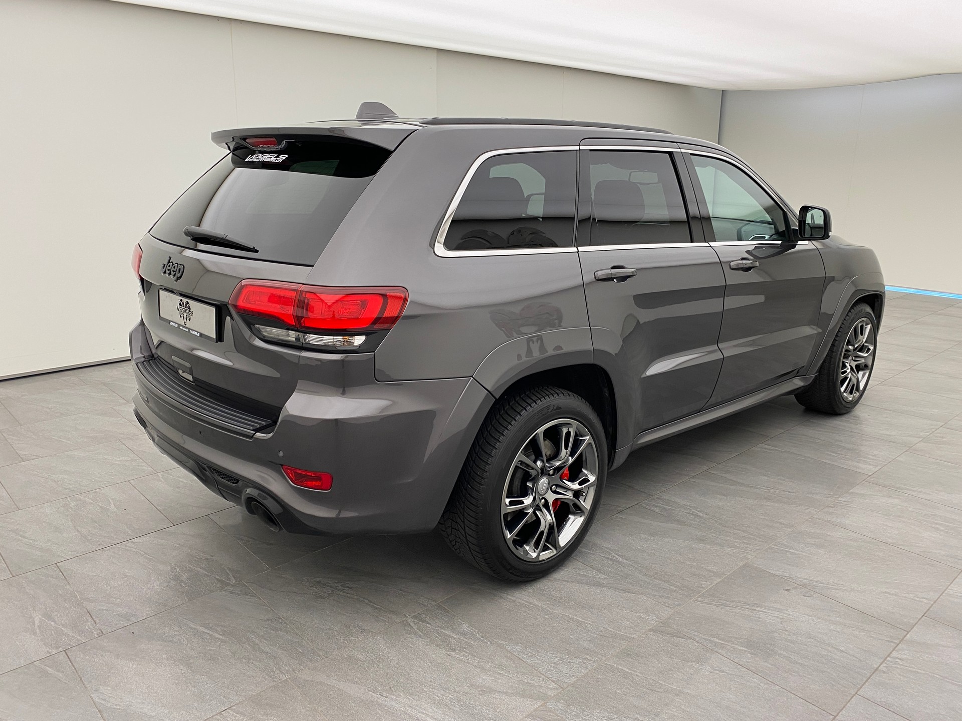 JEEP Grand Cherokee SRT 6.4-showroom-element-3