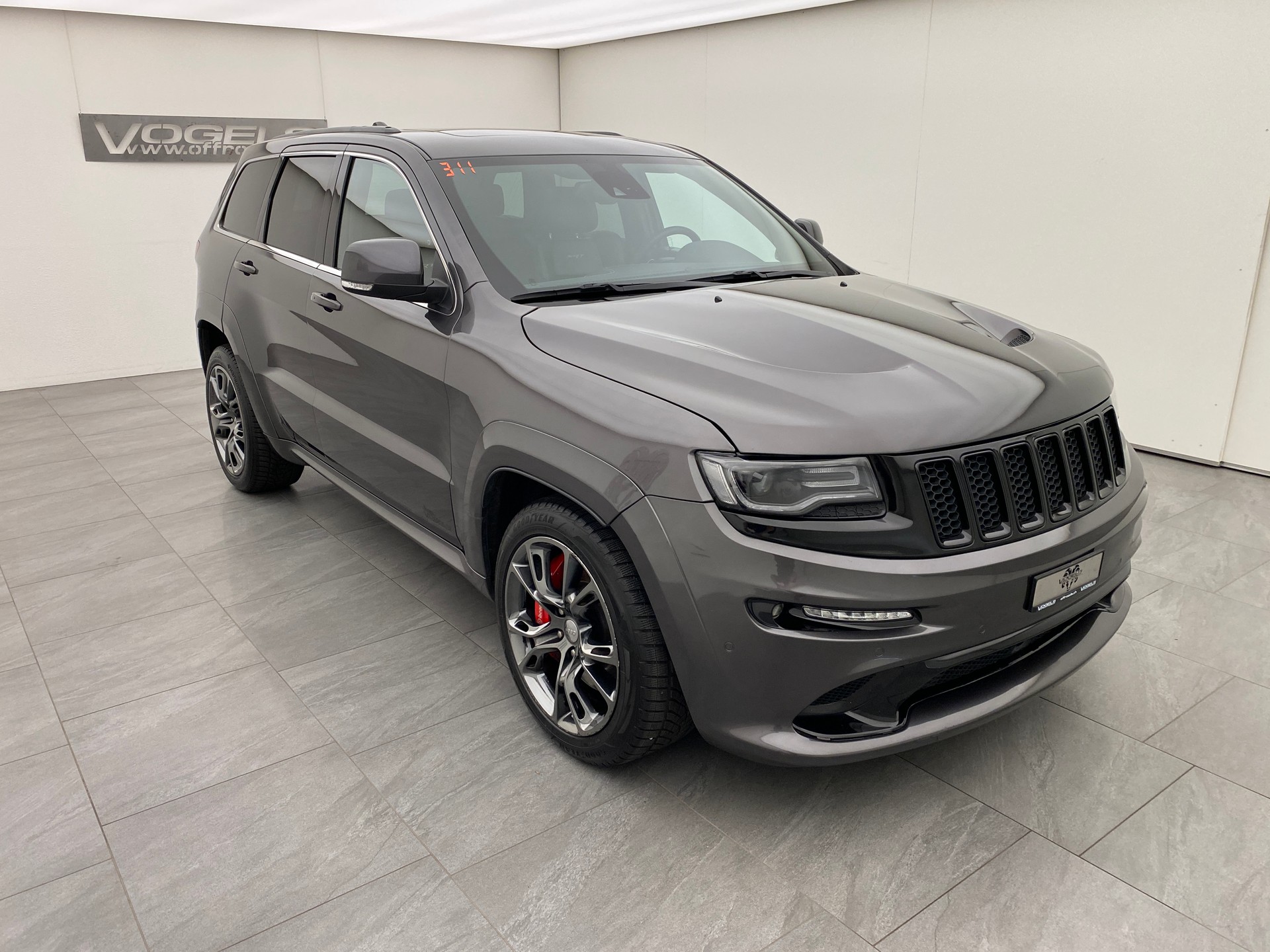JEEP Grand Cherokee SRT 6.4-showroom-element-2