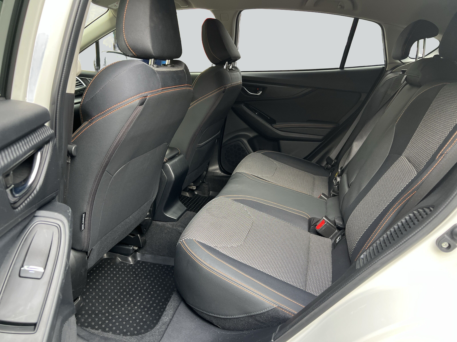 SUBARU XV 2.0 e-Boxer Swiss Plus AWD Lineartronic-image-16