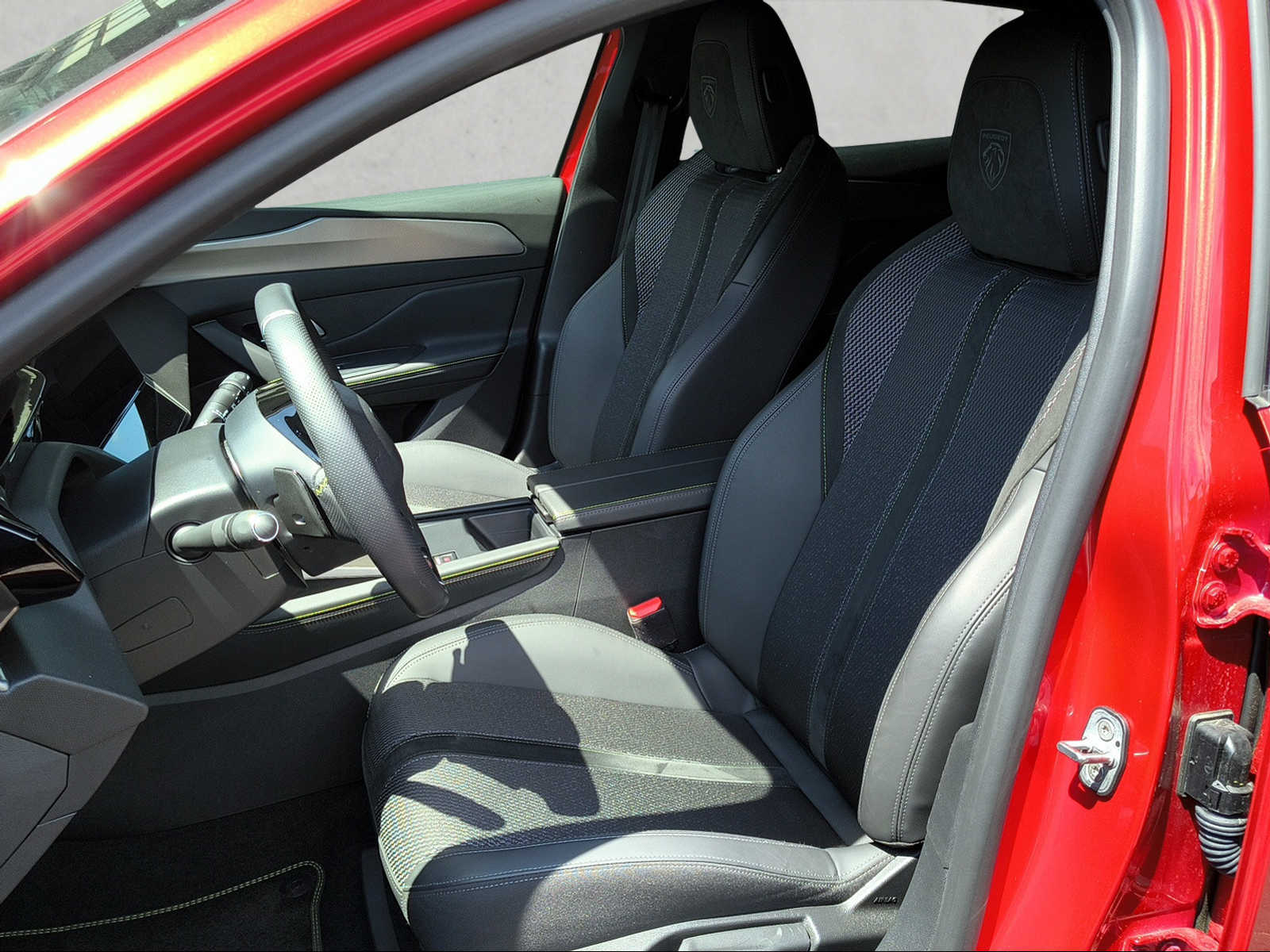 PEUGEOT 308 1.2 Hybrid GT-image-9