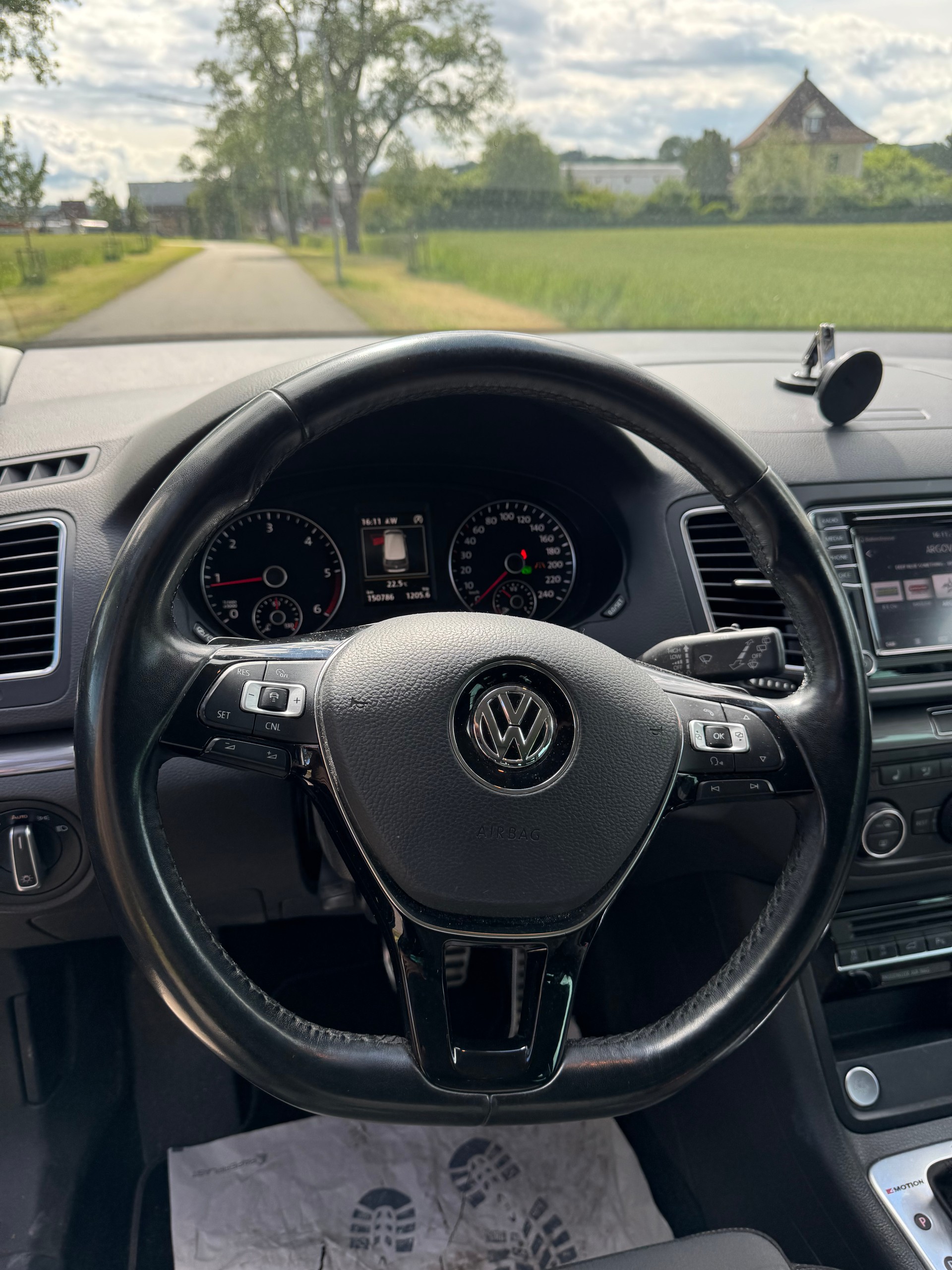 VW Sharan 2.0 TDI BMT Sound 4Motion DSG-image-10