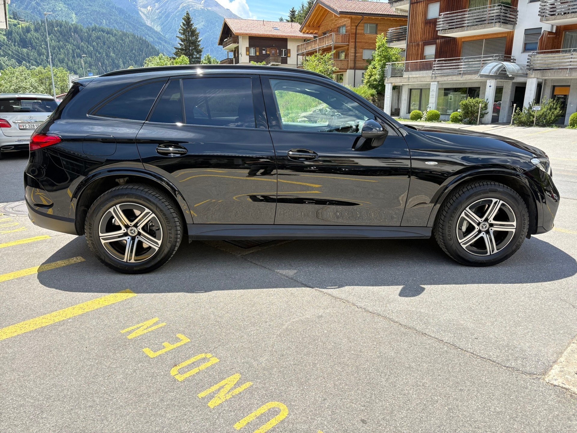 MERCEDES-BENZ GLC 300 e 4M 9G-Tronic-image-3