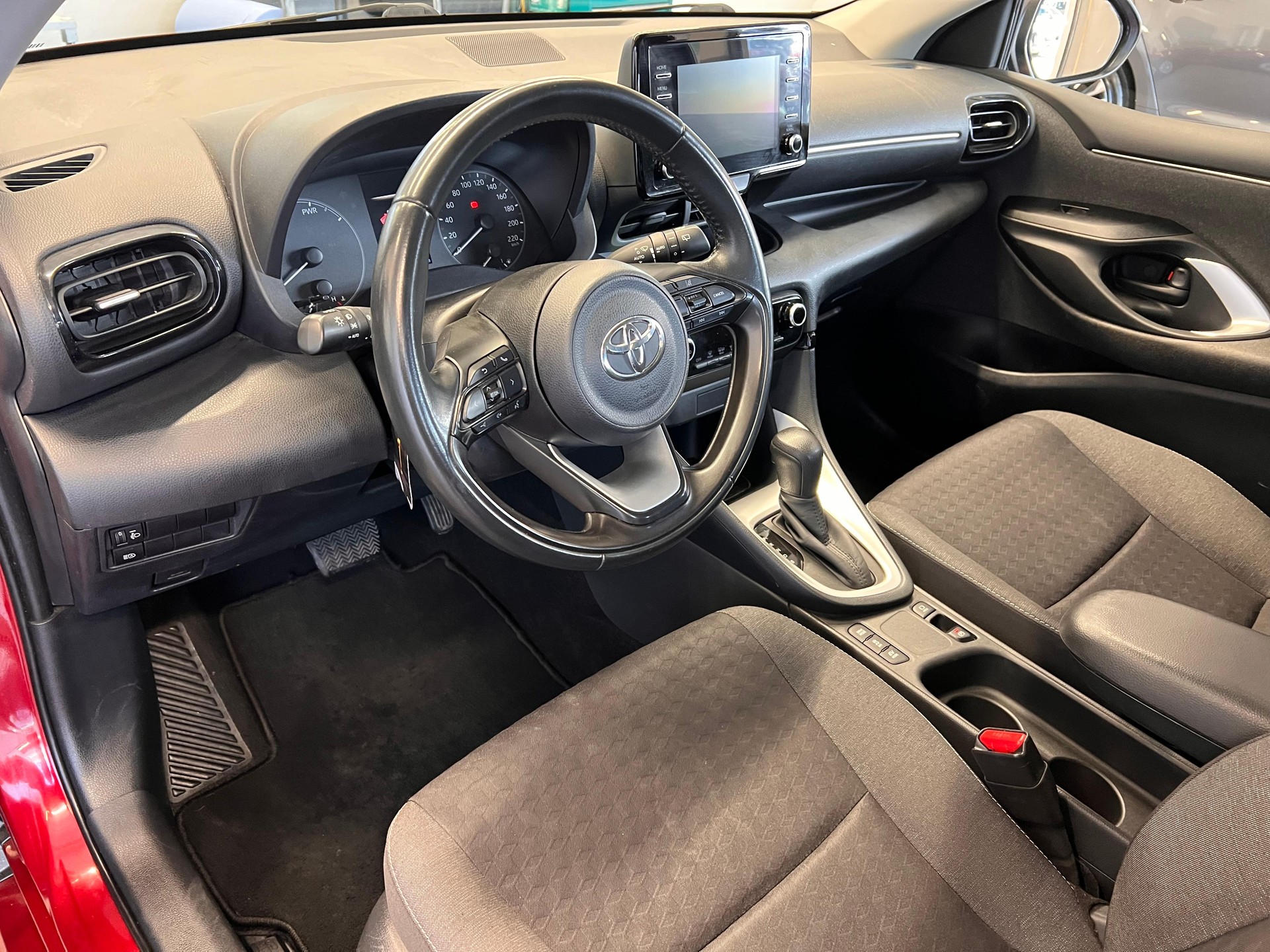 TOYOTA Yaris 1.5 VVT-i HSD Comfort-image-6