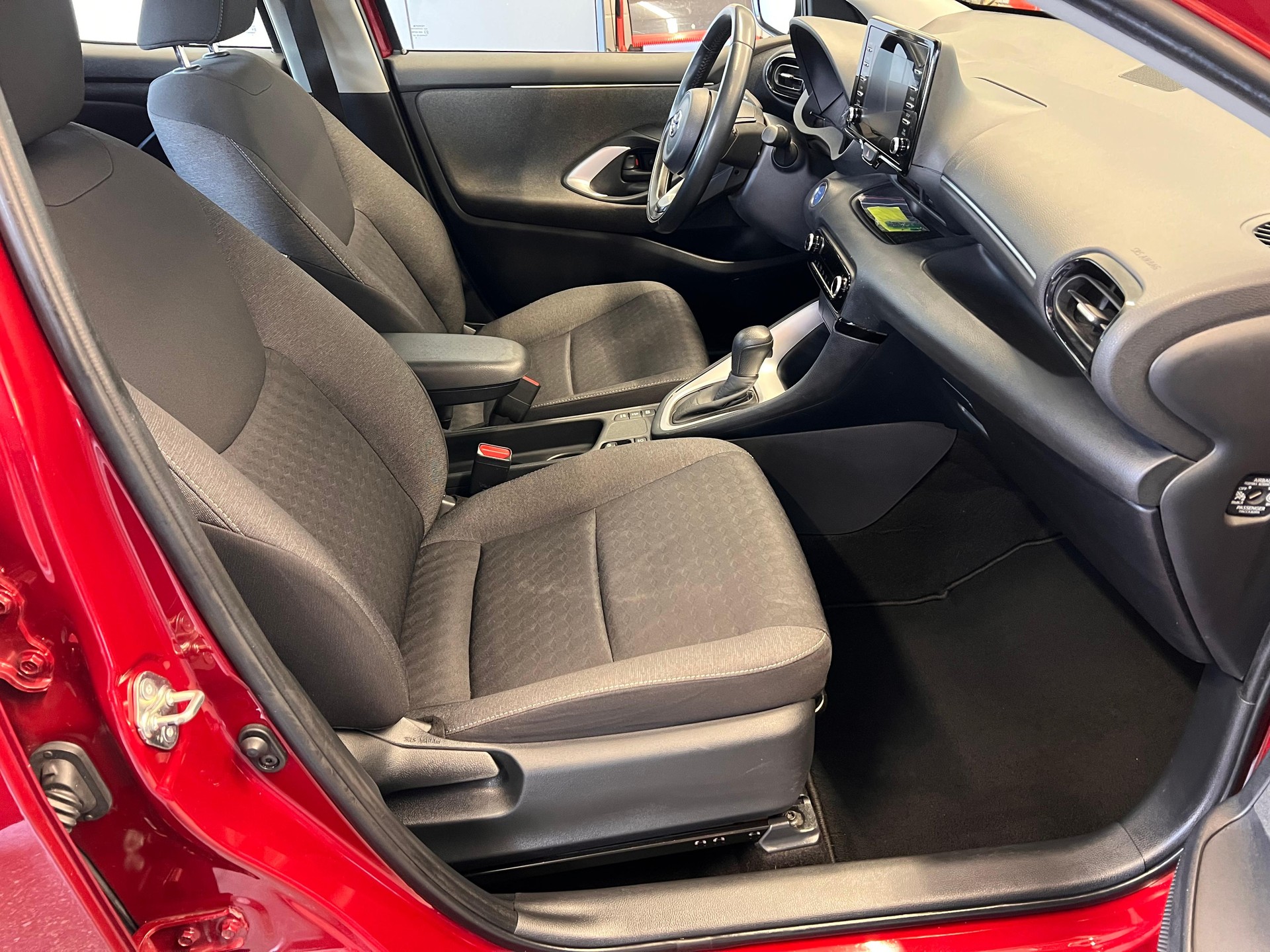 TOYOTA Yaris 1.5 VVT-i HSD Comfort-image-12