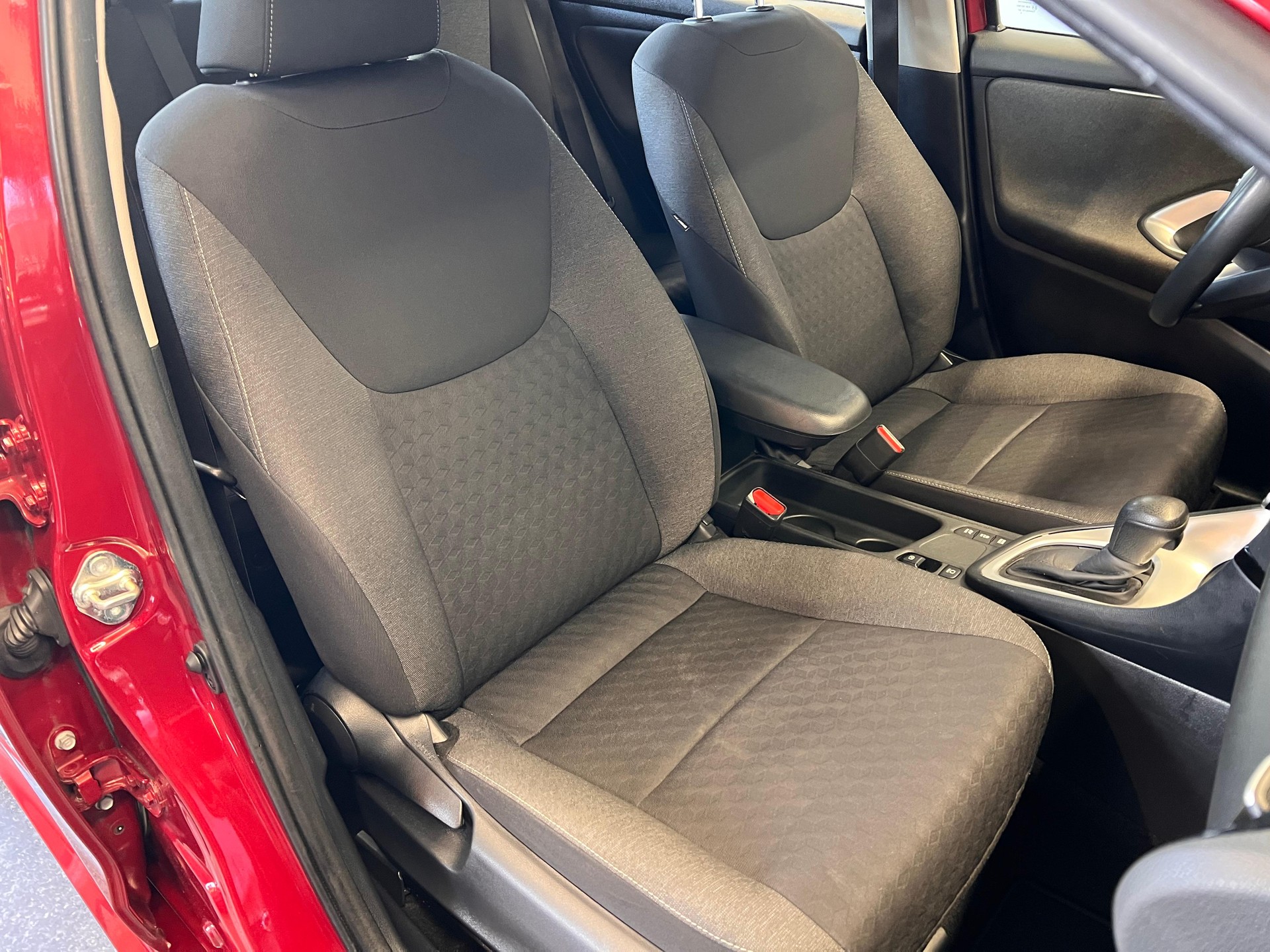 TOYOTA Yaris 1.5 VVT-i HSD Comfort-image-14
