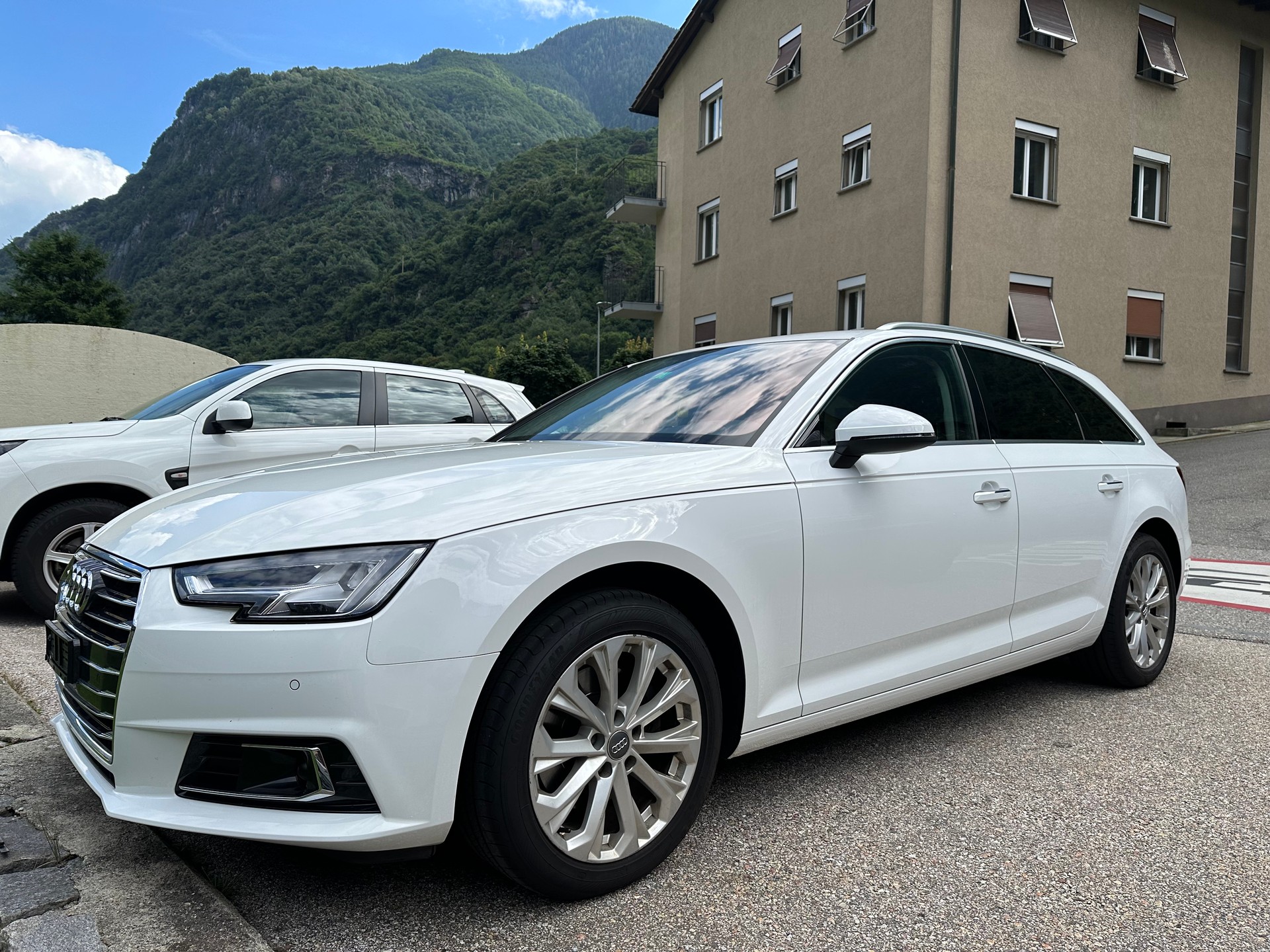 AUDI 2.0 TDI 150 Design S-Tronic-image-2