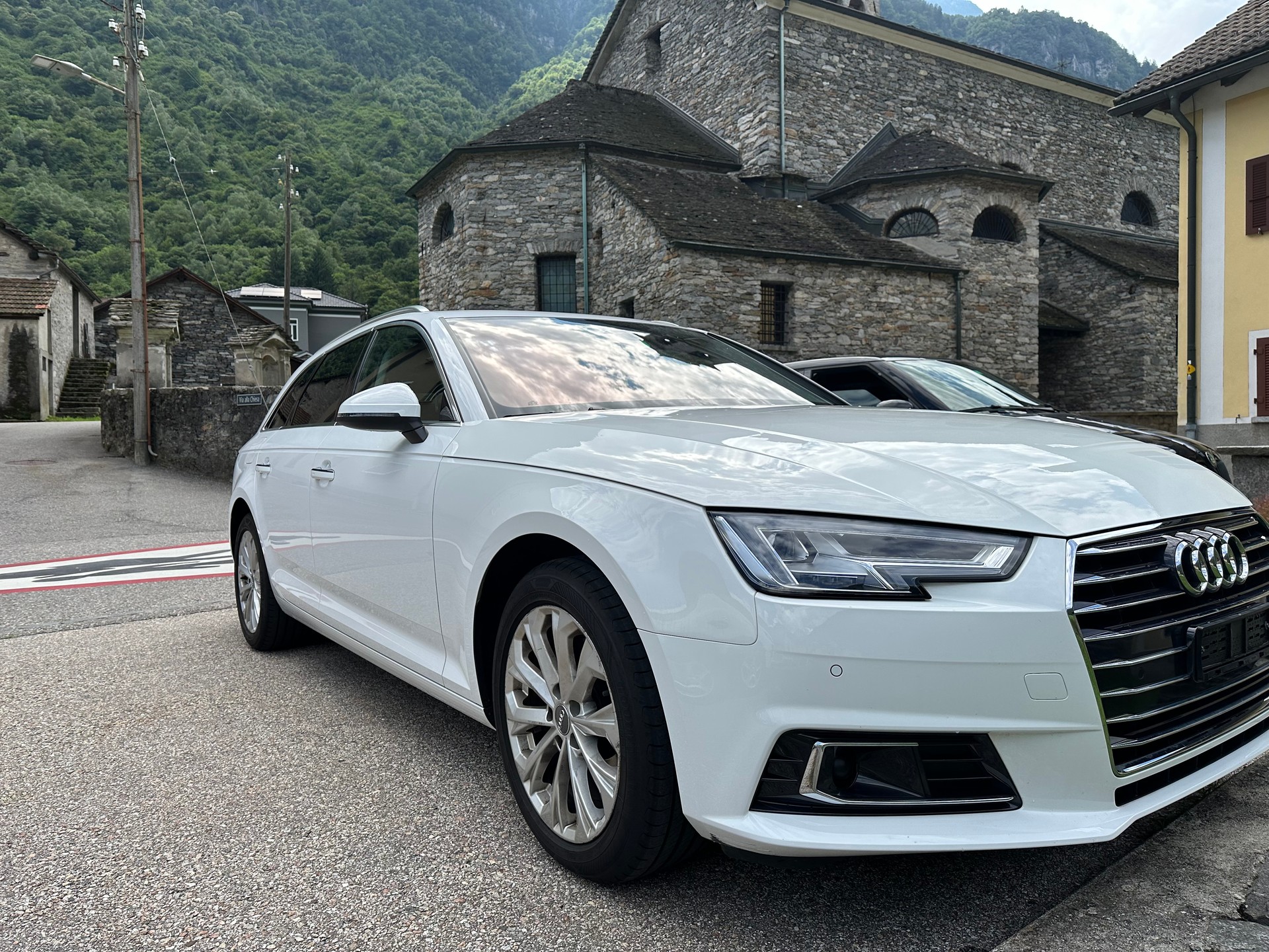 AUDI 2.0 TDI 150 Design S-Tronic-image-5