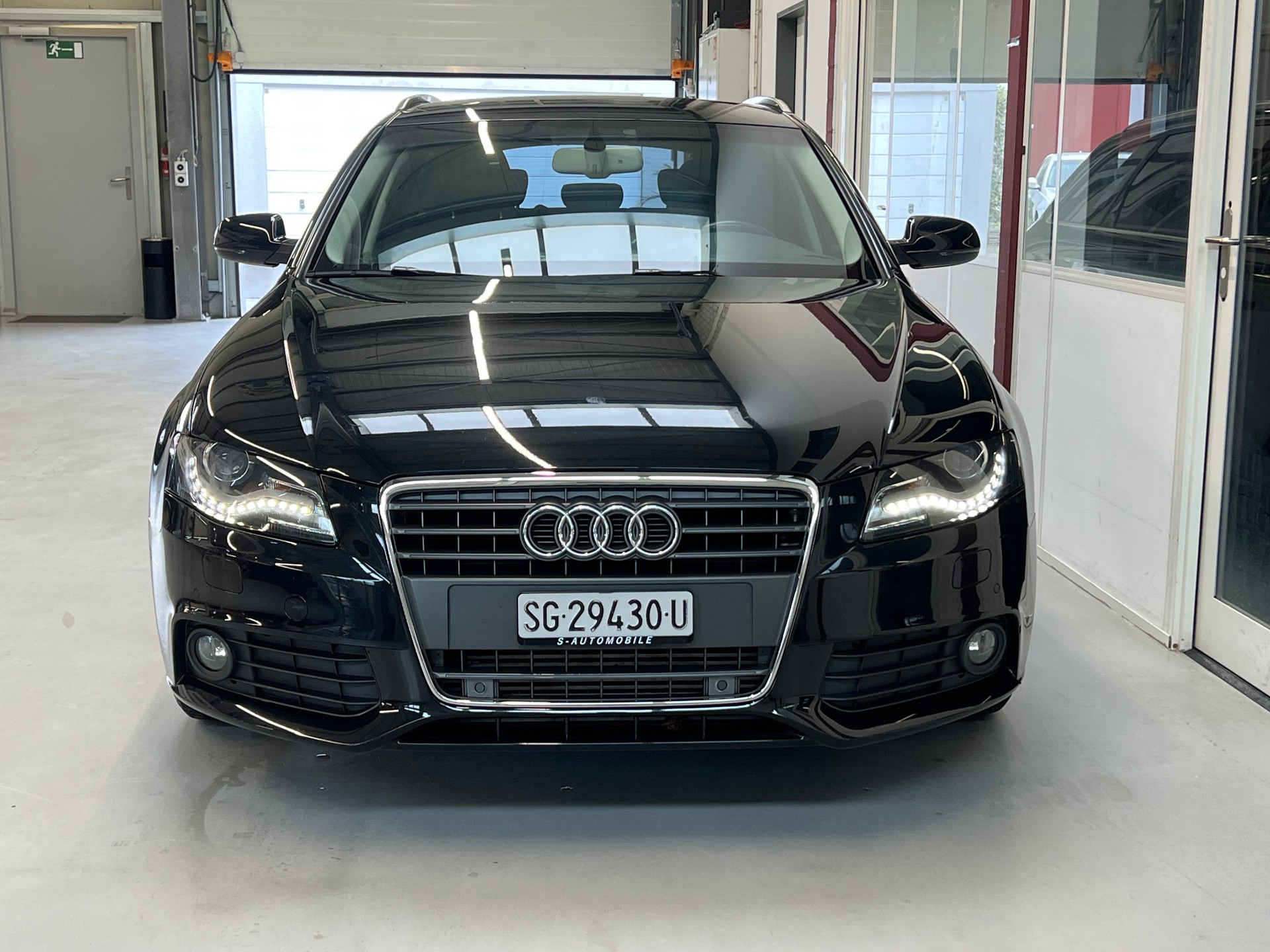 AUDI A4 Avant 2.0 TDI-image-1