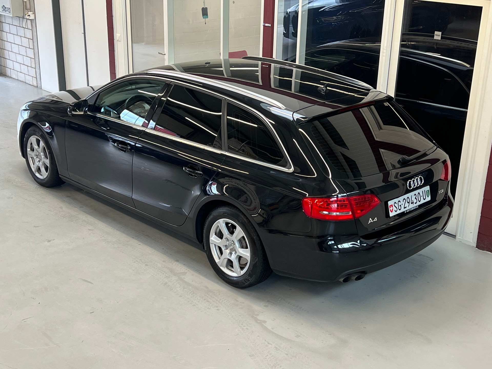 AUDI A4 Avant 2.0 TDI-image-4